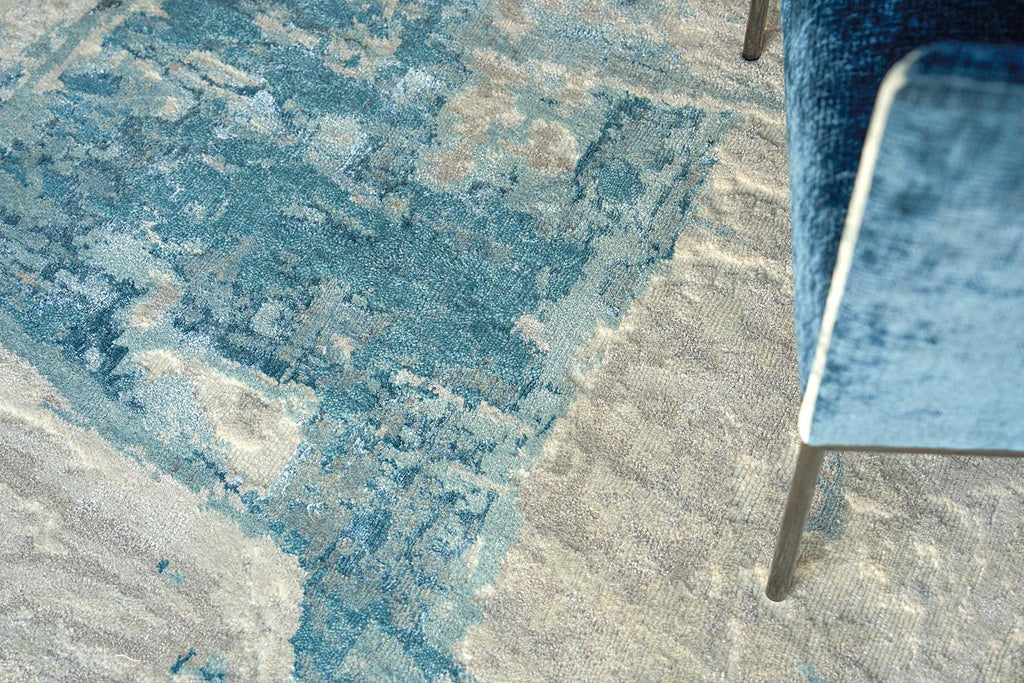 Exquisite Luxury Laureno Hand-knotted Bamboo Silk Ivoryl/Light Blue Area Rug 8.0'X10.0' Rug
