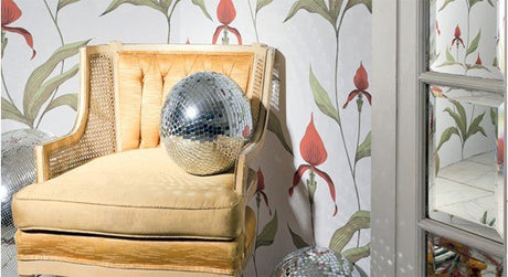 modern contemporary wallpaper white red green vines flowers leaves chair