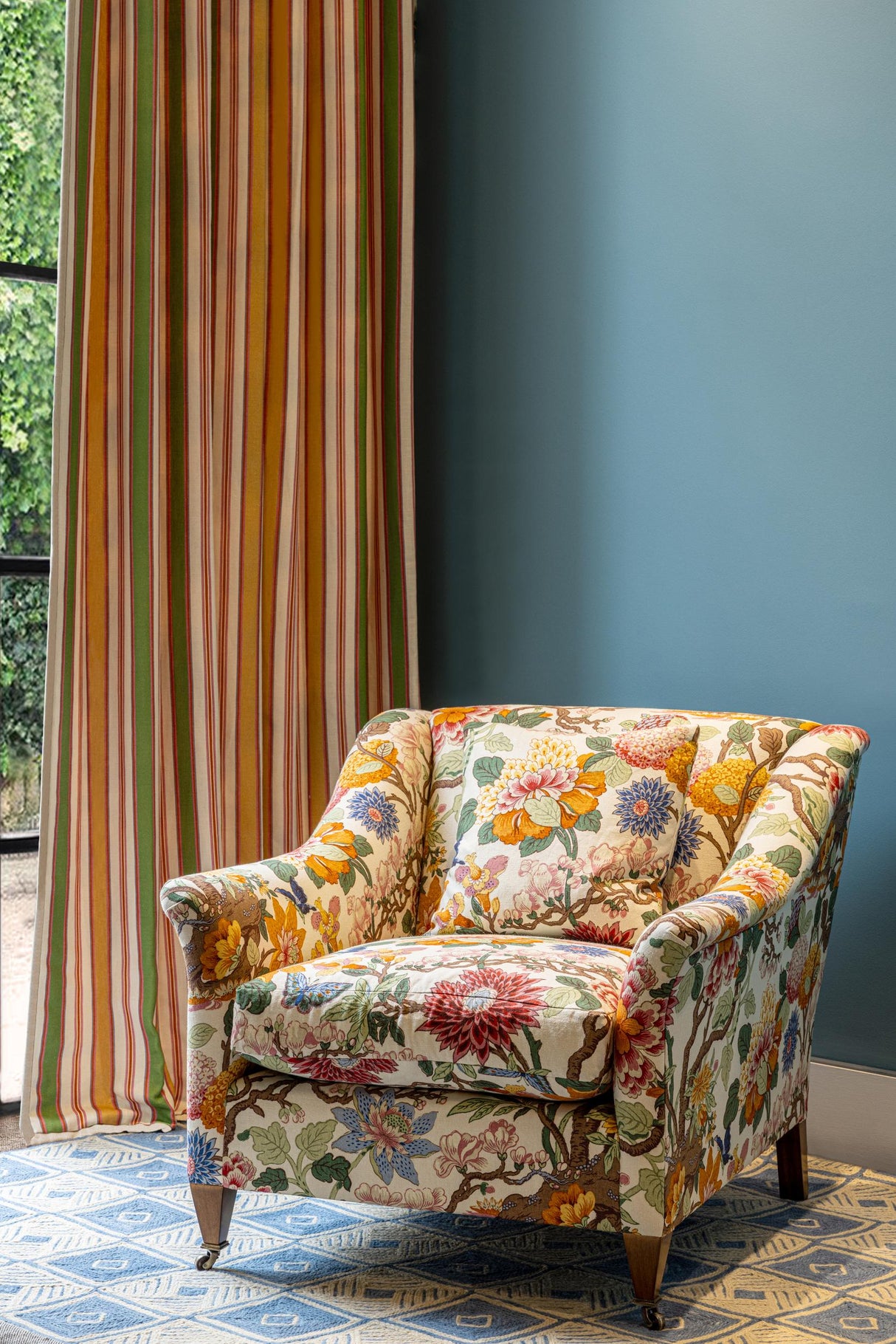 G P & J Baker MAGNOLIA CREAM/BLUE Fabric