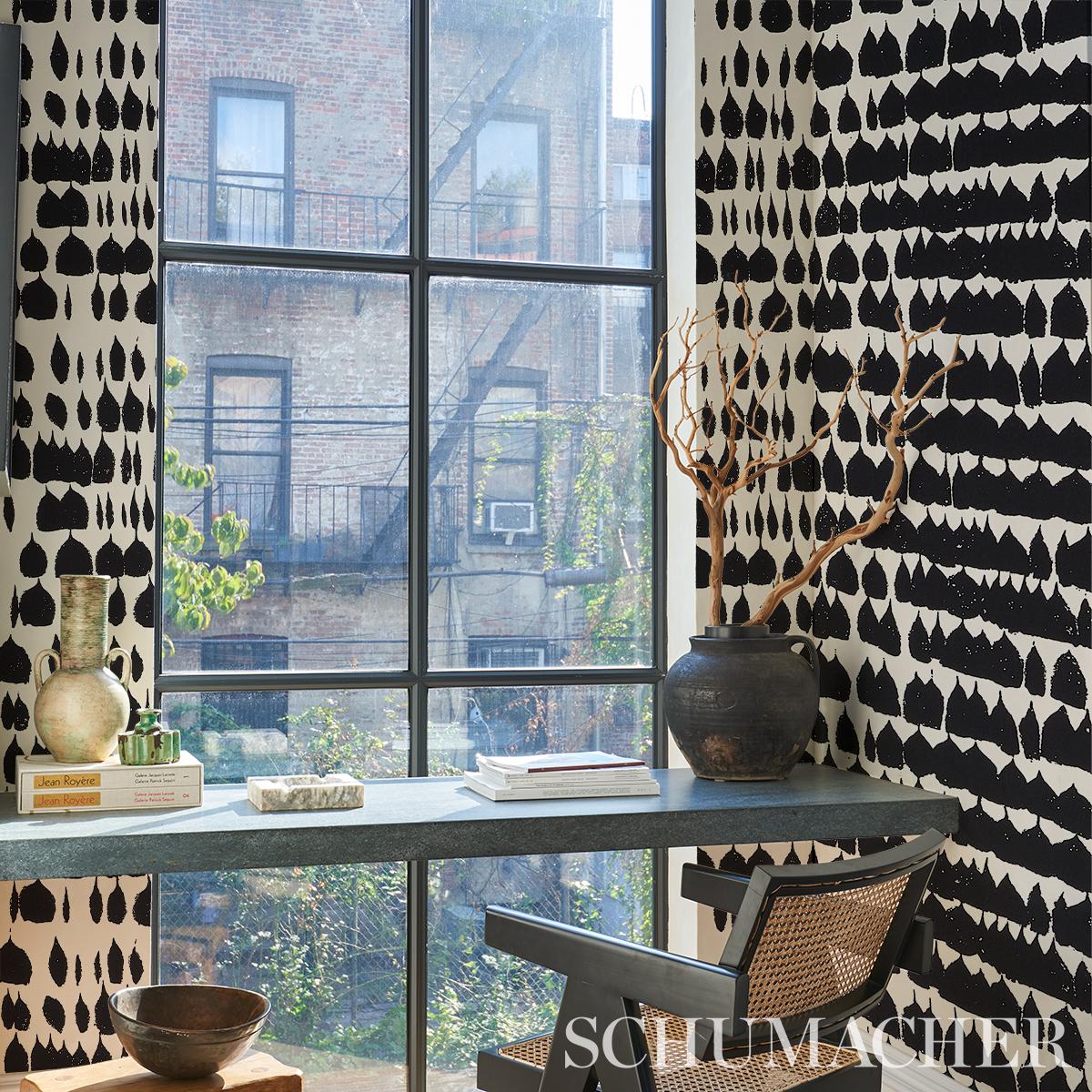 Schumacher Queen Of Spain Black Wallpaper