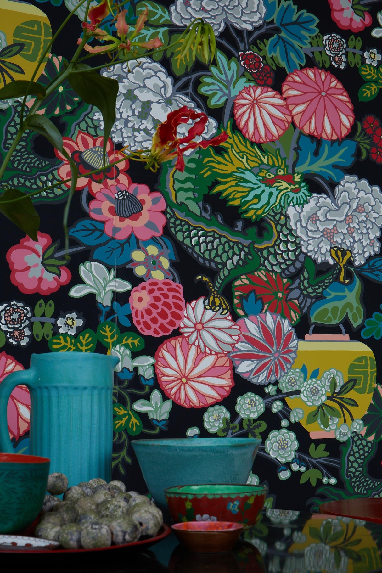 Schumacher Chiang Mai Dragon Ebony Wallpaper