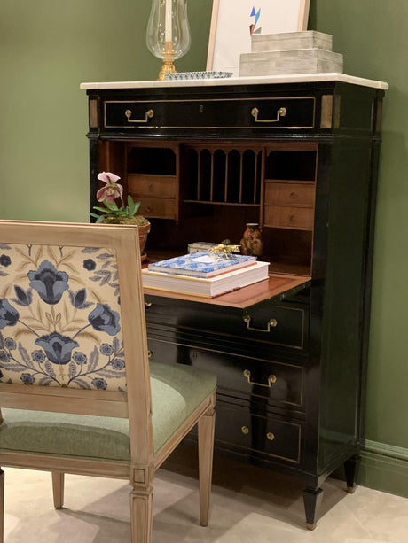 Lee Jofa LUXFORD EMBROIDERY INDIGO Fabric