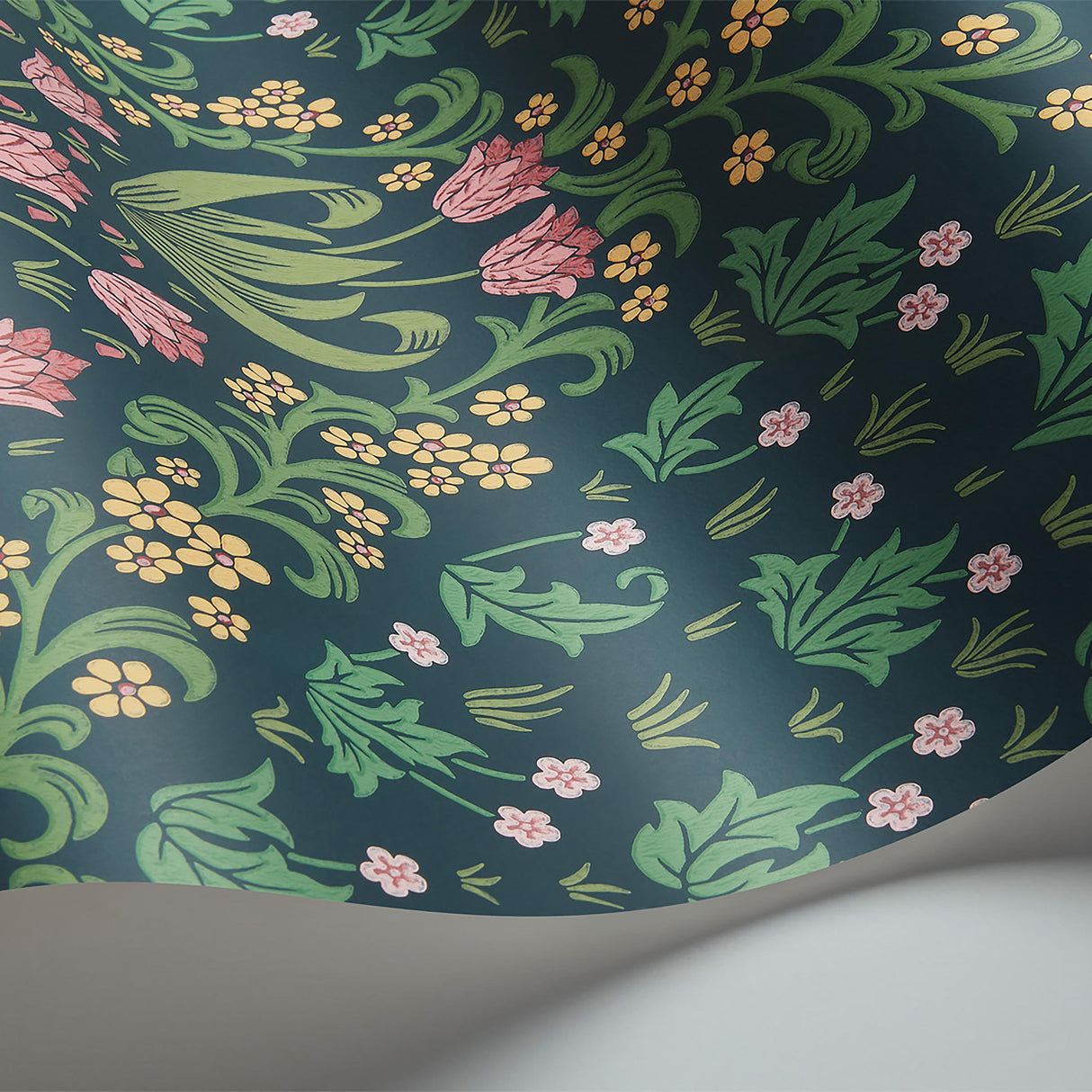 Cole & Son TUDOR GARDEN PLM&OGRN/CHR Wallpaper