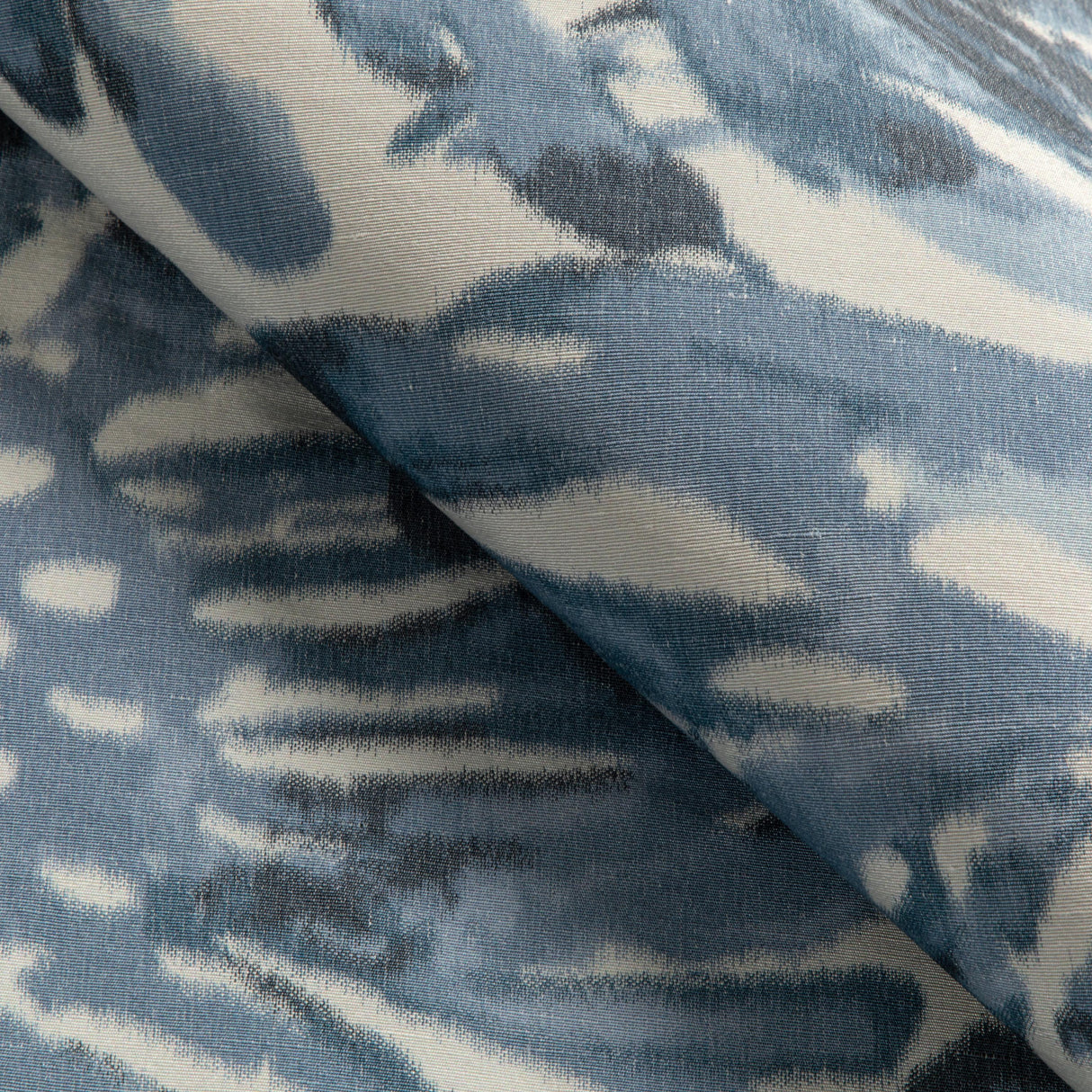 Lee Jofa CALAPAN PRINT BLUE Fabric