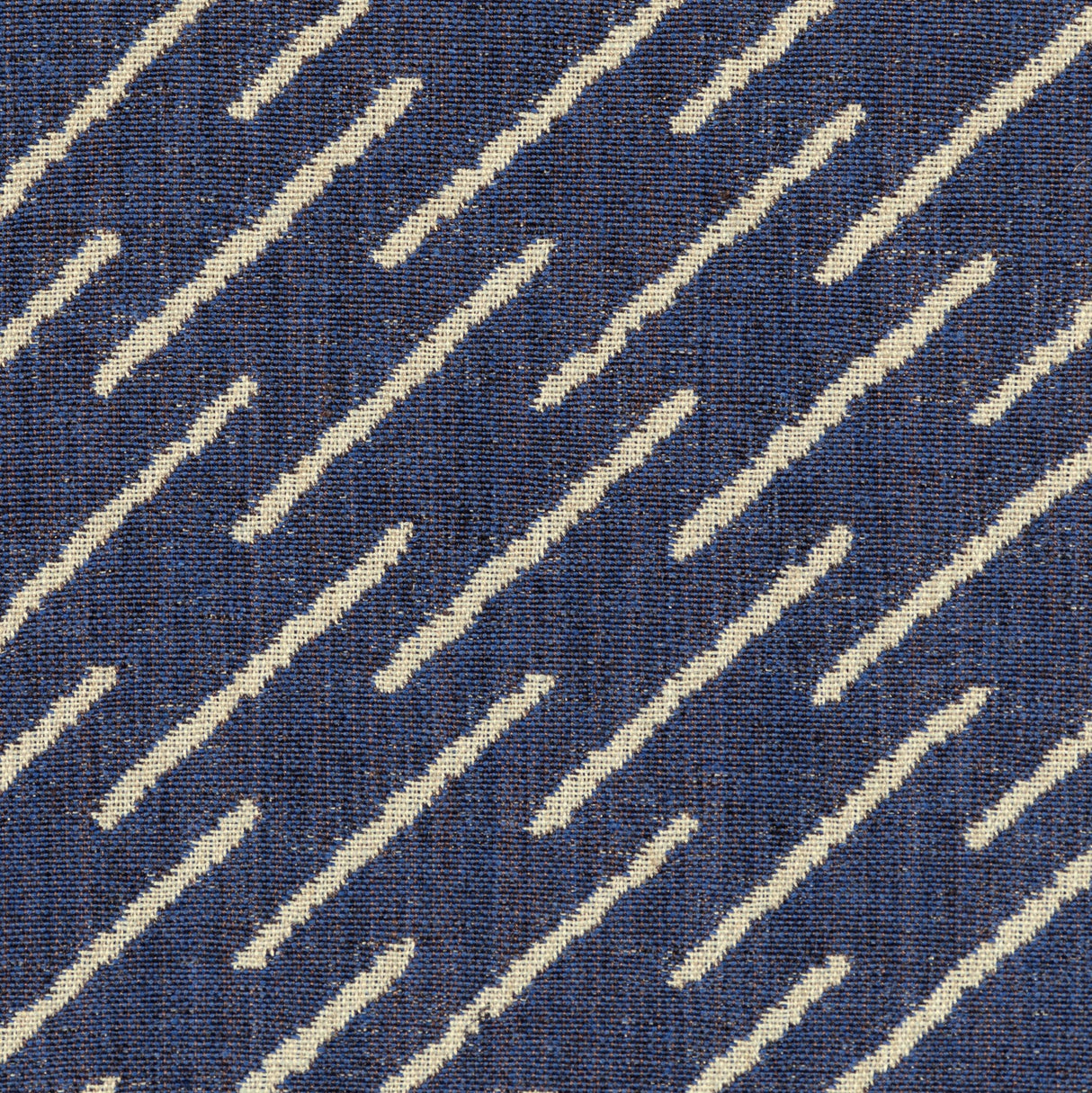 Lee Jofa ESKER WEAVE NAVY/CREAM Upholstery Fabric