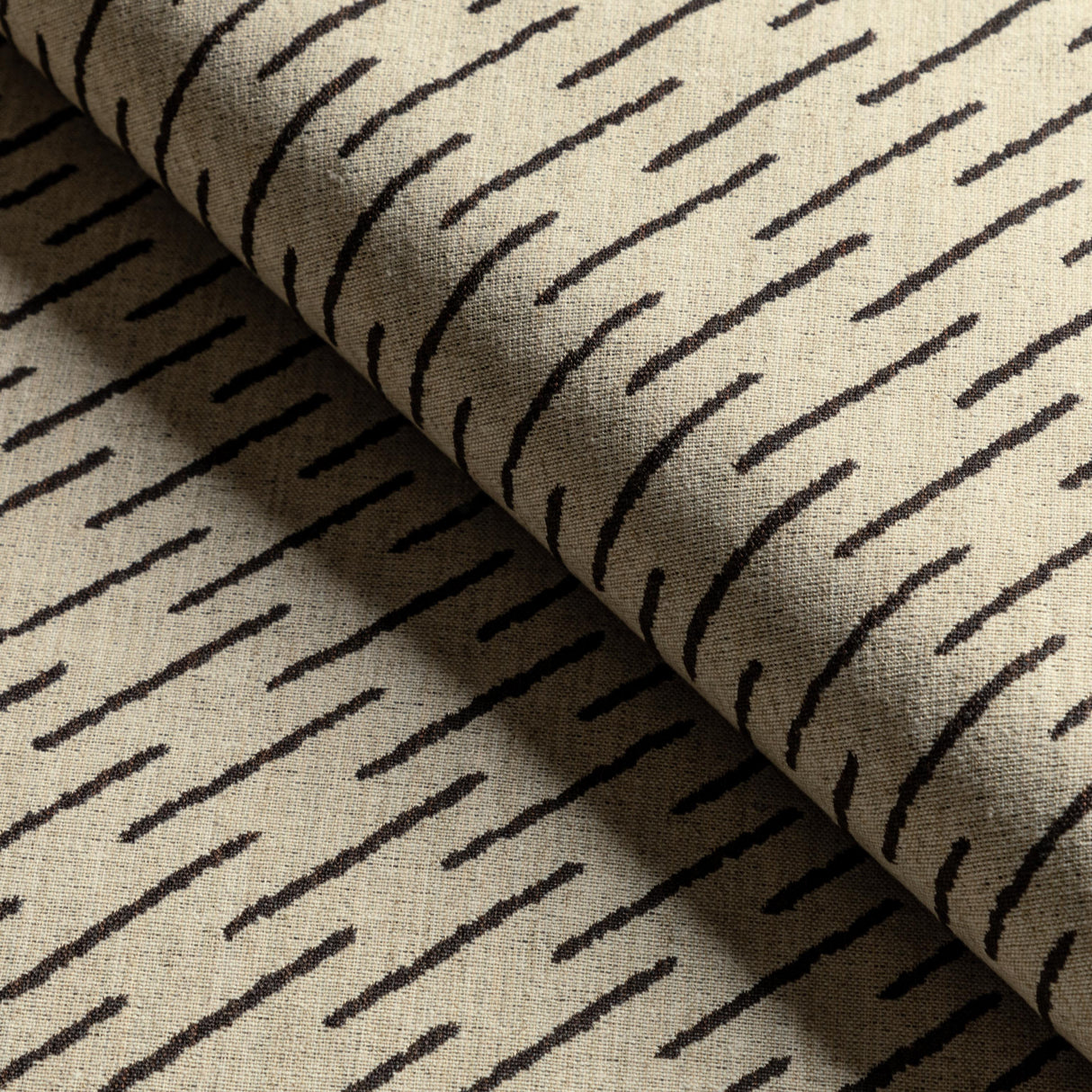 Lee Jofa ESKER WEAVE EBONY/IVORY Upholstery Fabric