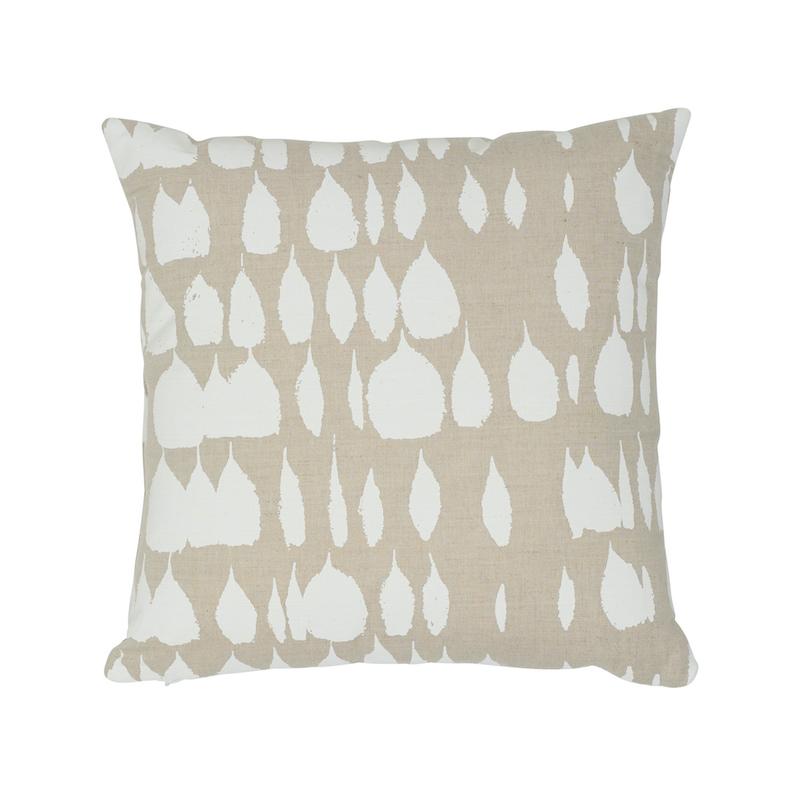 Schumacher Natural 18" x 18" Queen Of Spain Pillow