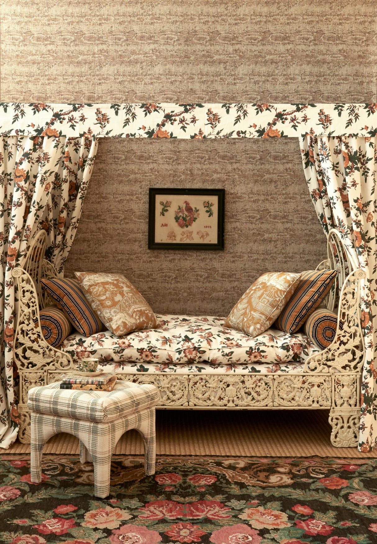 Gaston Y Daniela TUCHA FONDO ORO/VERDE Upholstery Fabric