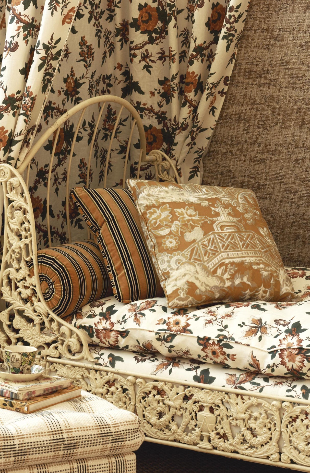 Gaston Y Daniela TUCHA FONDO ORO/VERDE Upholstery Fabric