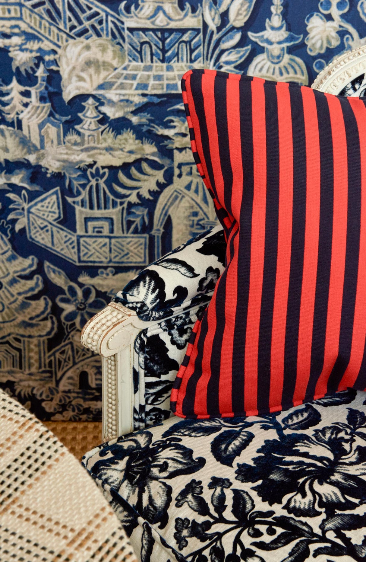 Gaston Y Daniela BENJAMIN ROJO/NAVY Upholstery Fabric