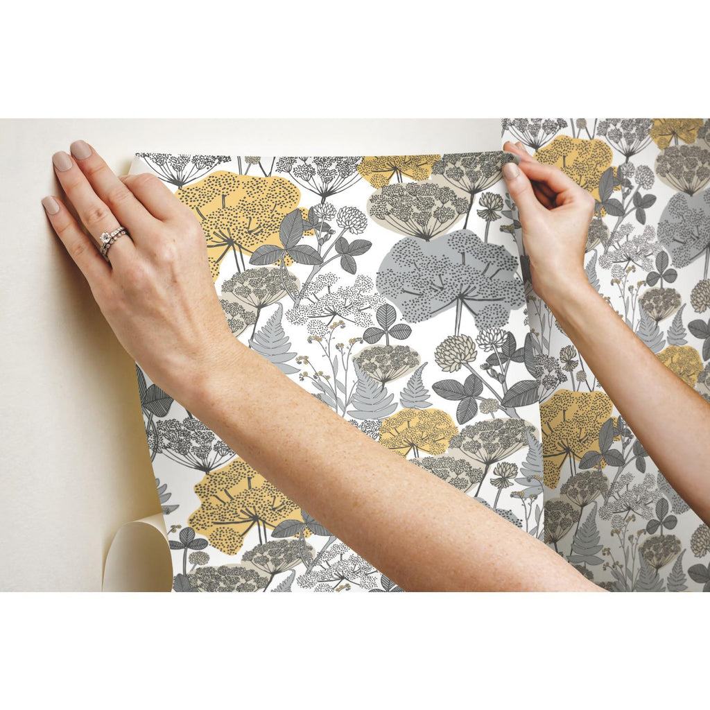 RoomMates Niittypolku Peel & Stick yellow/gray Wallpaper