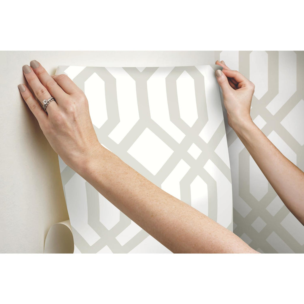 RoomMates Gazebo Lattice Peel & Stick taupe/white Wallpaper