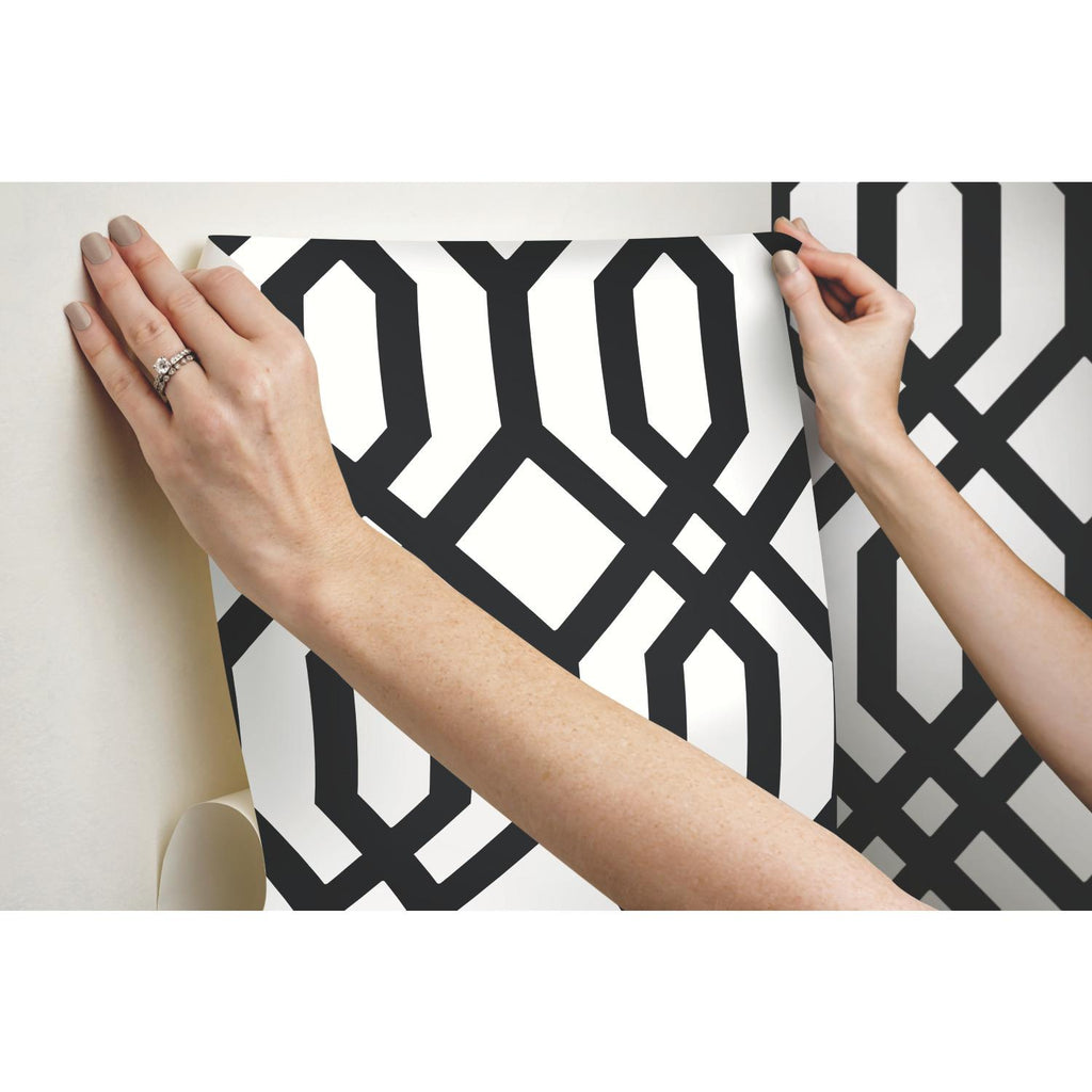 RoomMates Gazebo Lattice Peel & Stick black/white Wallpaper