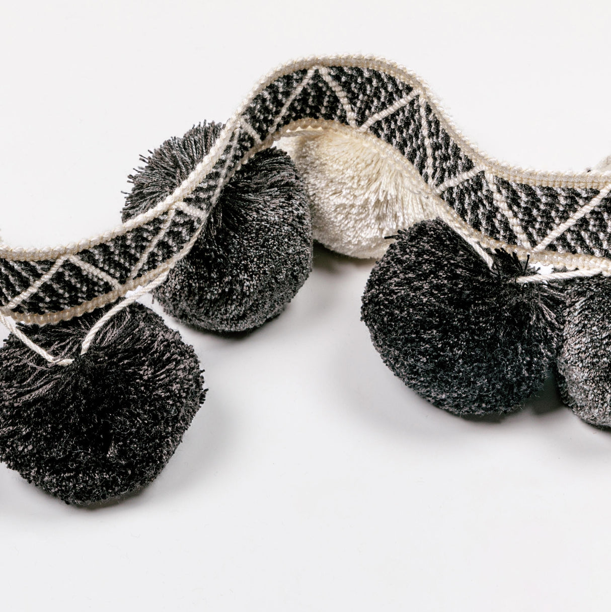 Kravet PHUKET POMS IVORY/NOIR Trim