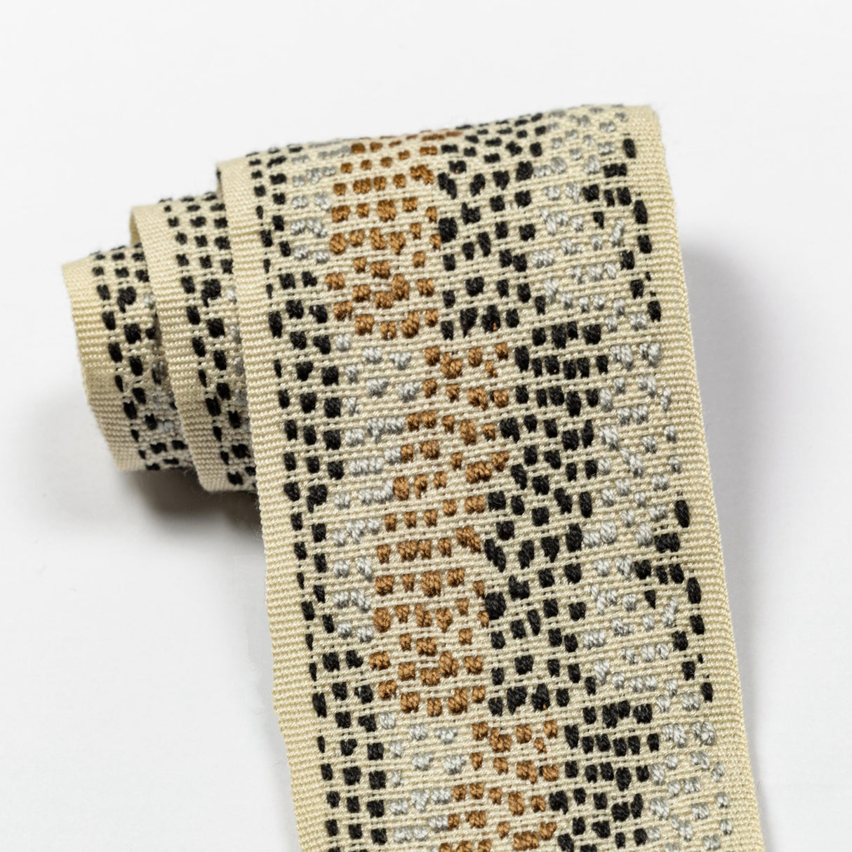 Lee Jofa SURGE TAPE ALMOND Trim