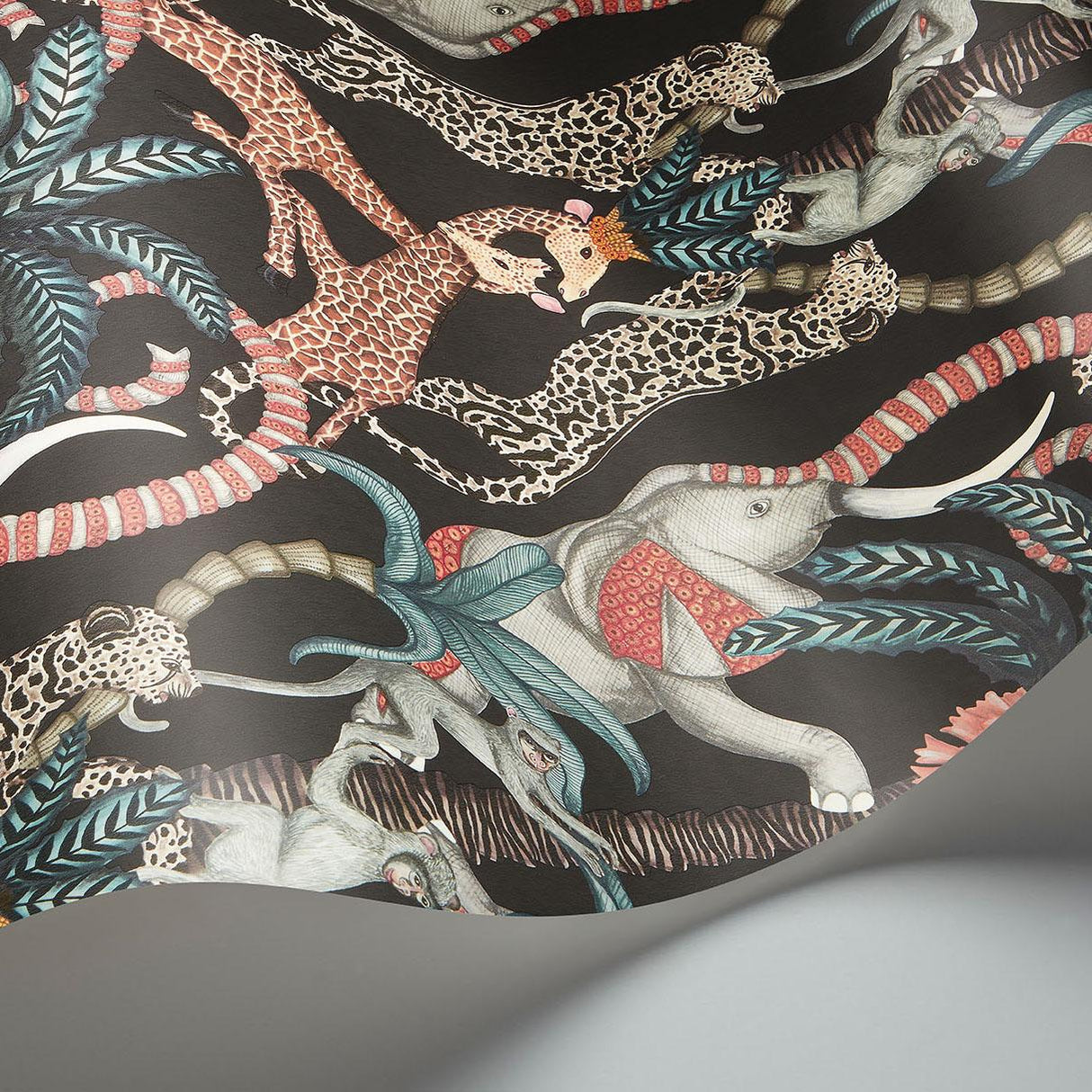 Cole & Son SAFARI TOTEM RBY&PRNTRMBL/CHRCL Wallpaper