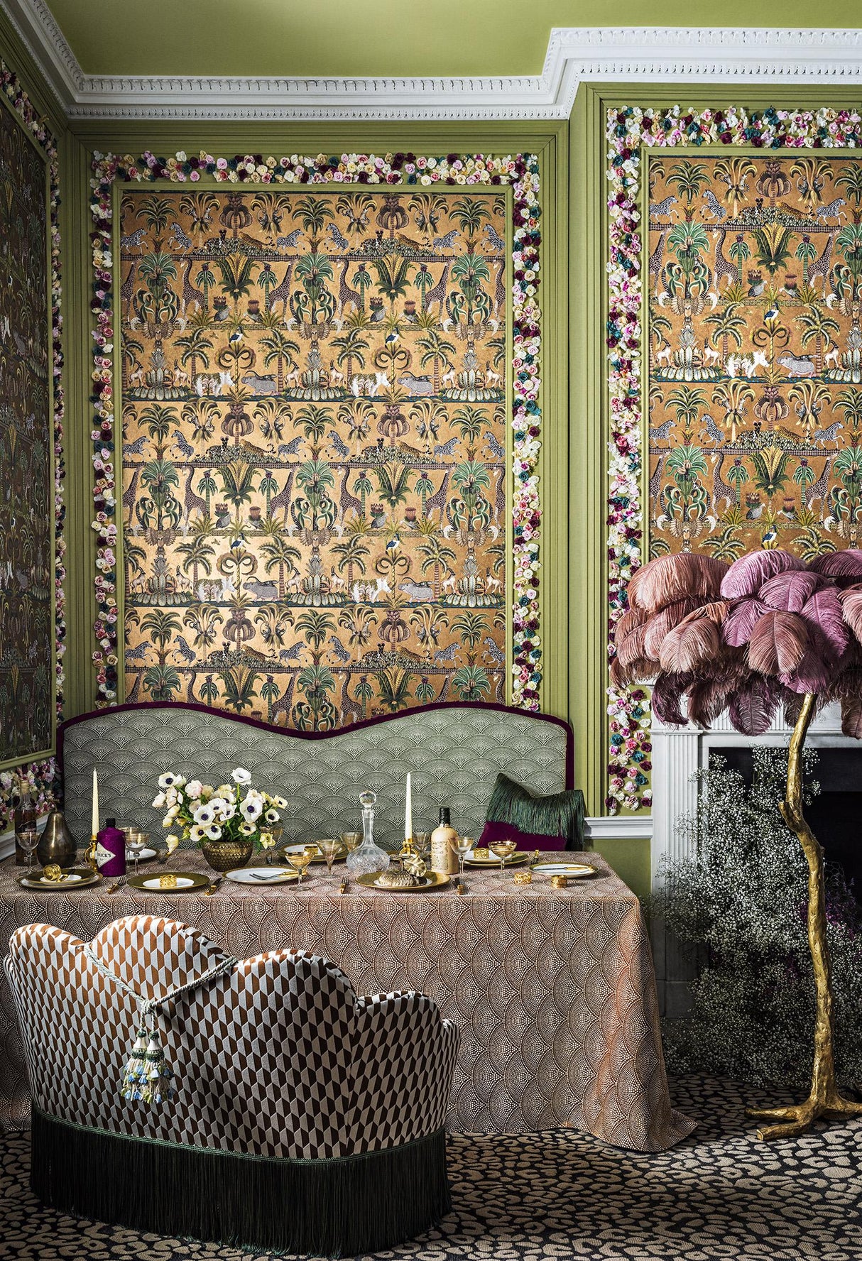 Cole & Son AFRIKA KINGDOM OLGRN/SPGRN/MT BRONZ Wallpaper