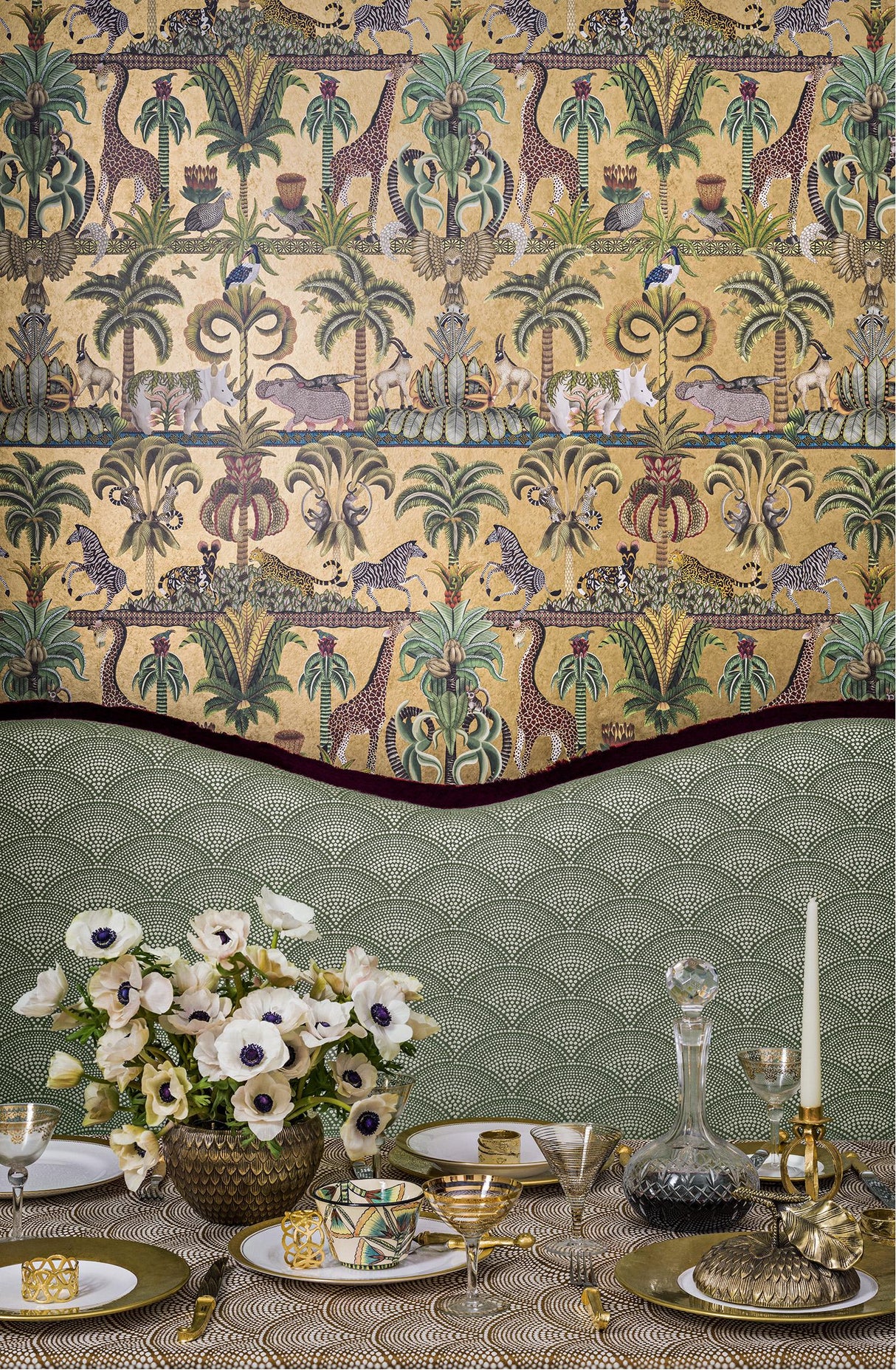 Cole & Son AFRIKA KINGDOM OLGRN/SPGRN/MT BRONZ Wallpaper