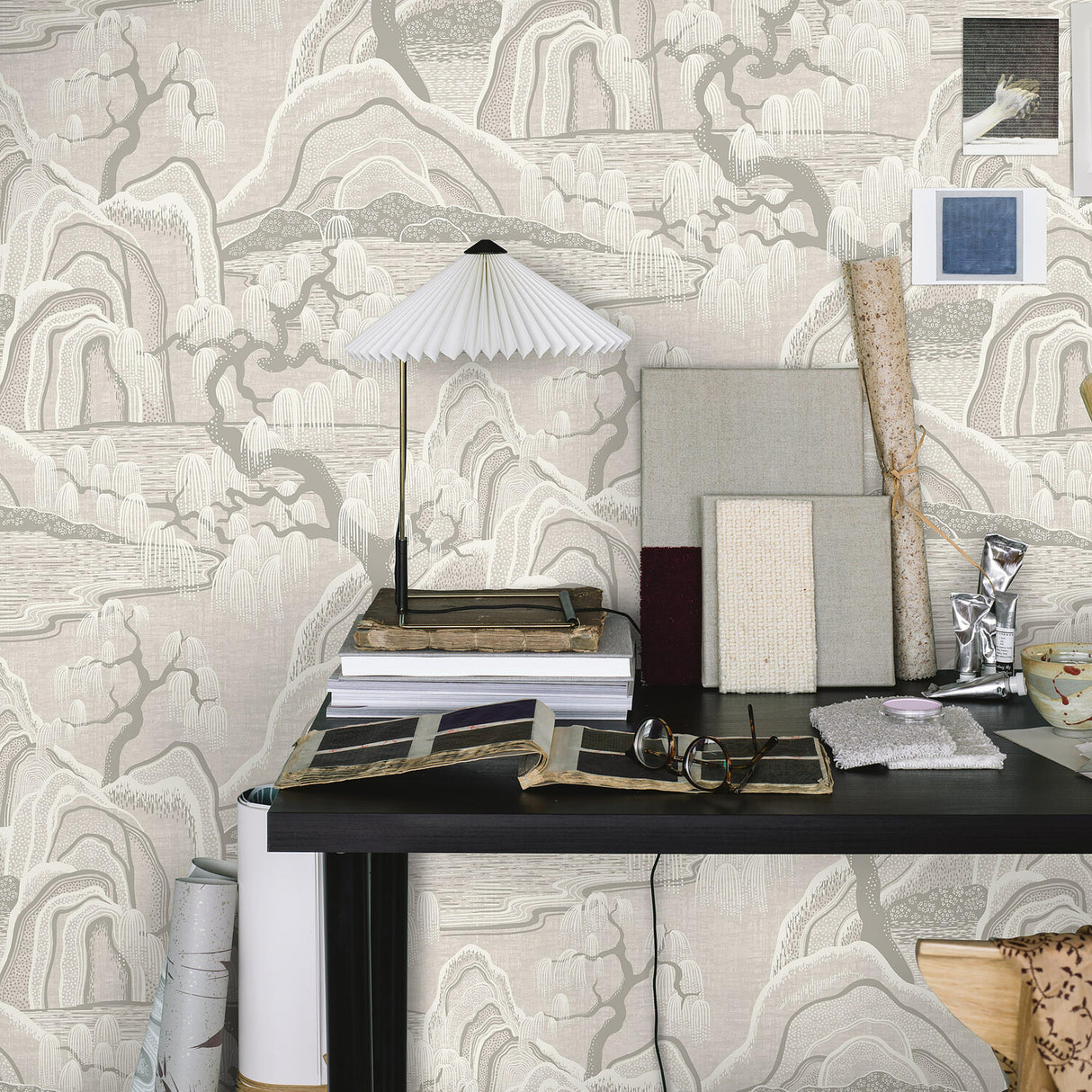 Borastapeter Indigo Garden Grey Wallpaper