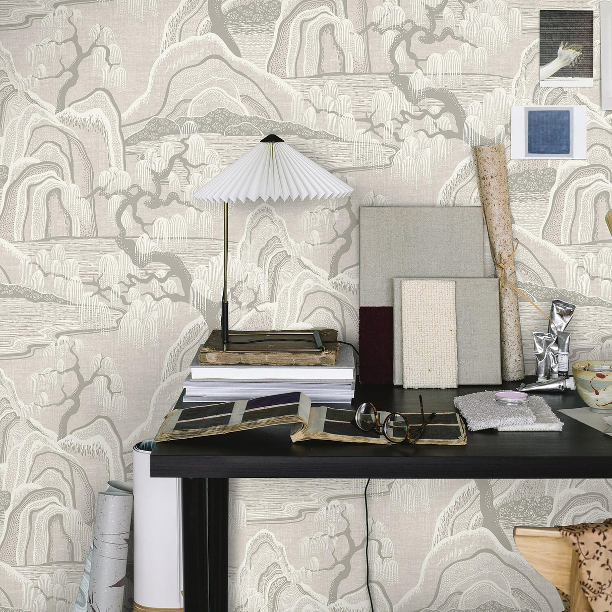 Borastapeter Indigo Garden Grey Wallpaper