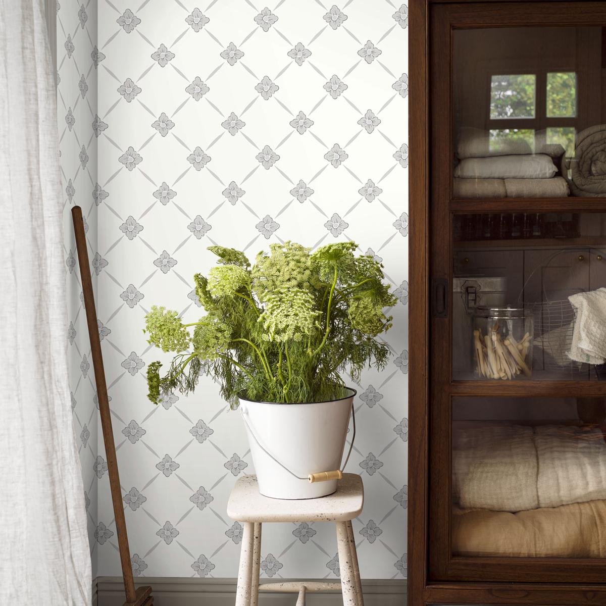 Borastapeter Linn Grey And Silver Wallpaper