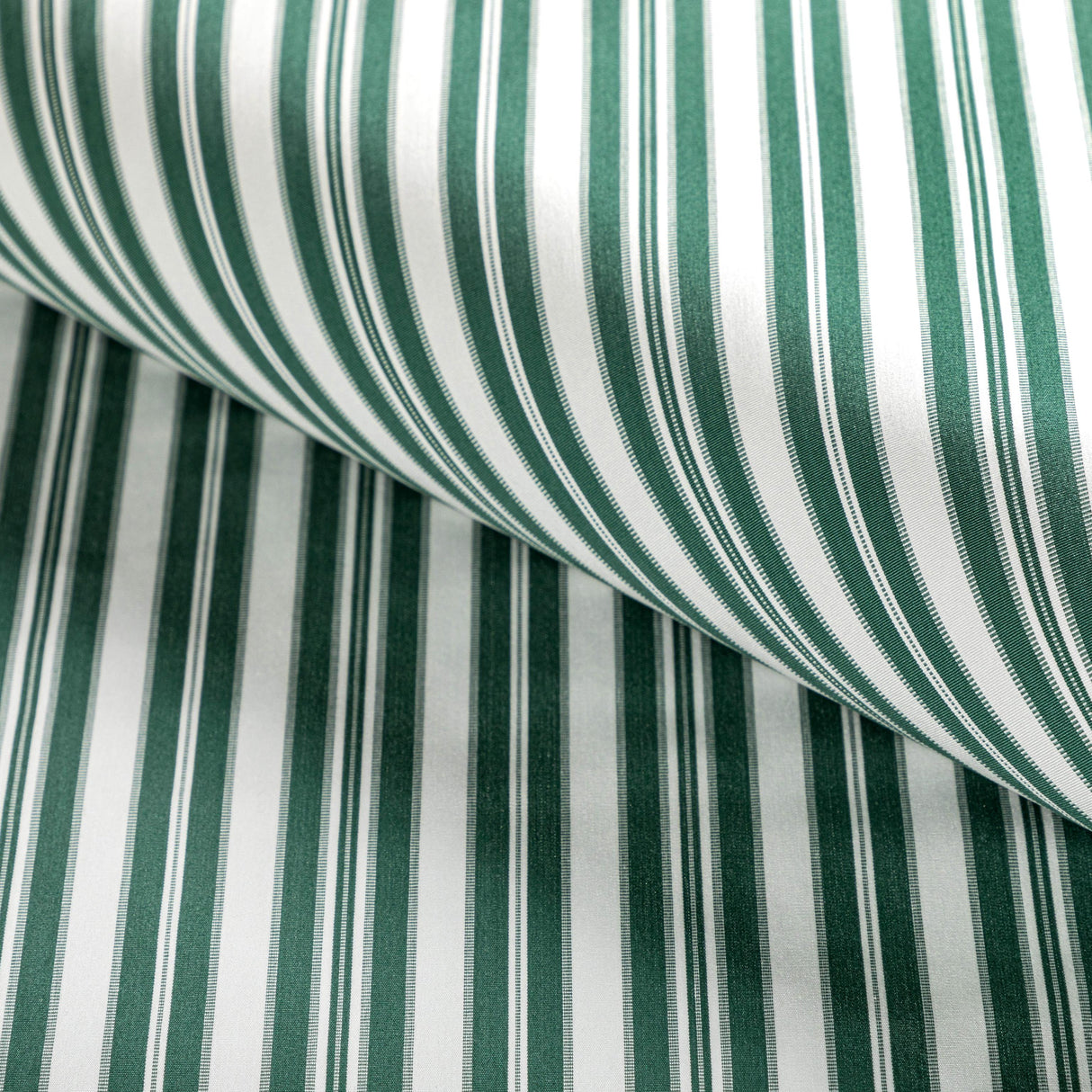 Kravet REGENCY ROW EMERALD Upholstery Fabric