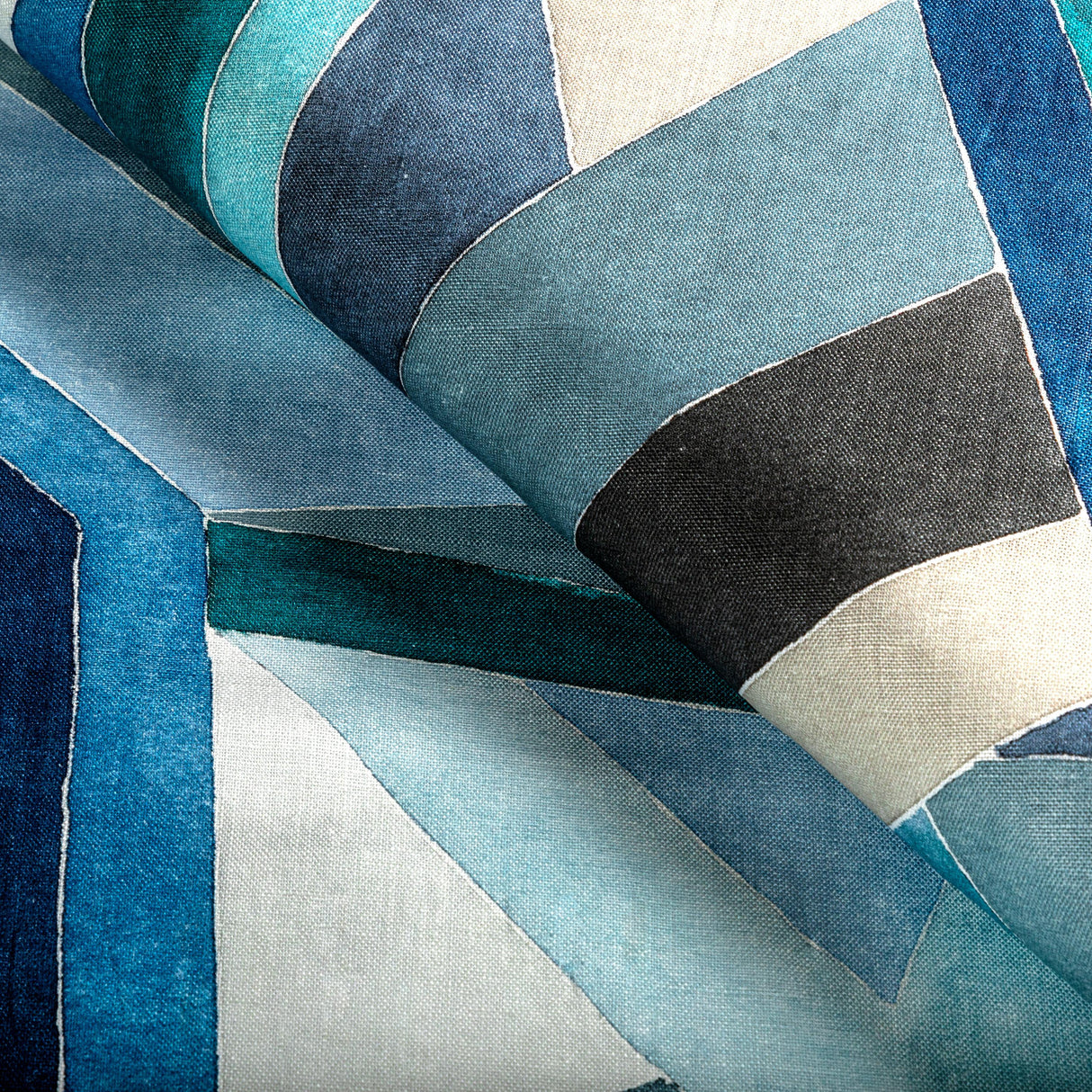 Lee Jofa ROULADE PRINT NAVY/TEAL Fabric