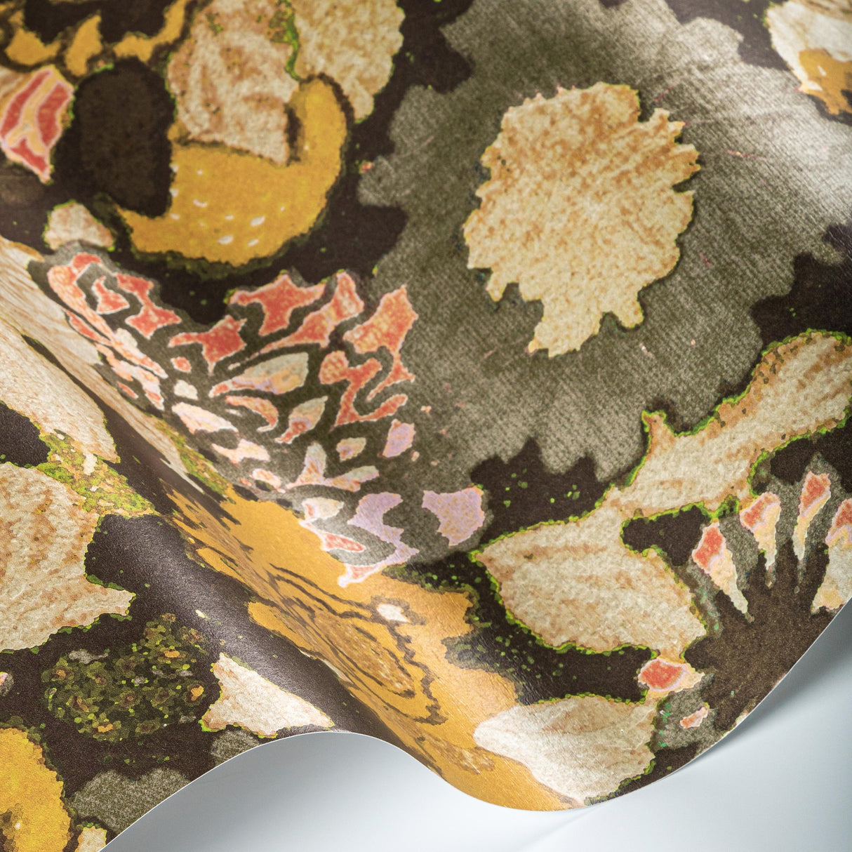 Lee Jofa ARIOSO PAPER PETAL/COIN Wallpaper