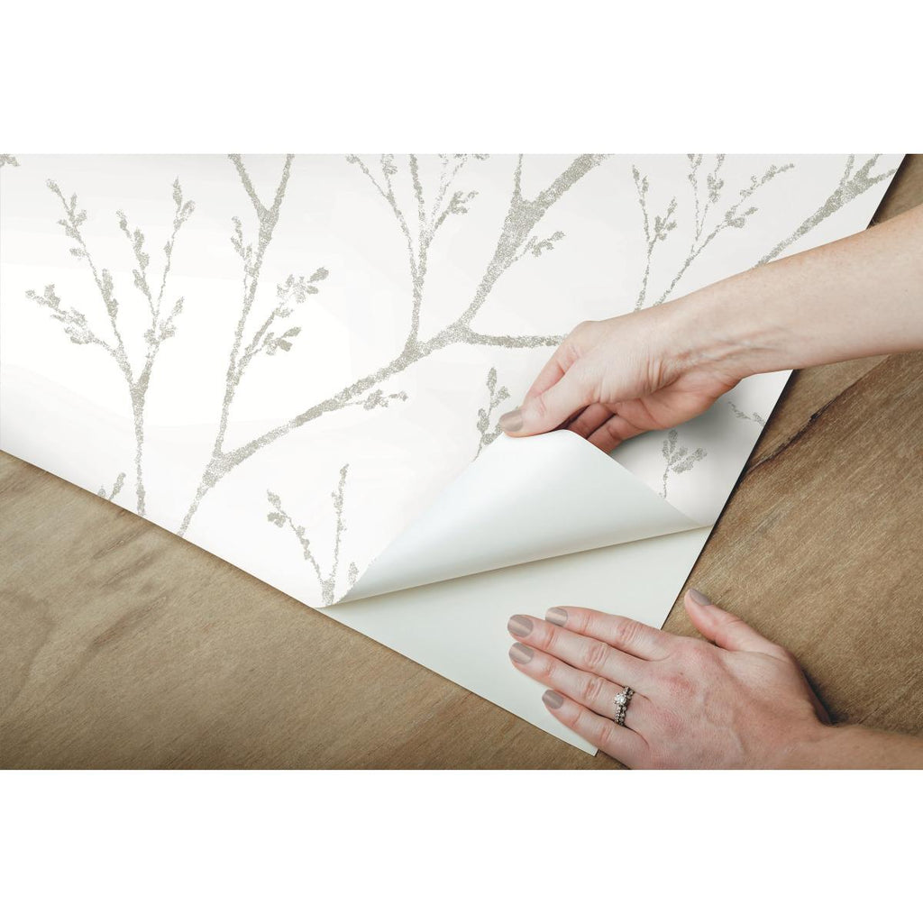 RoomMates Tree Branches Peel & Stick glint/white Wallpaper