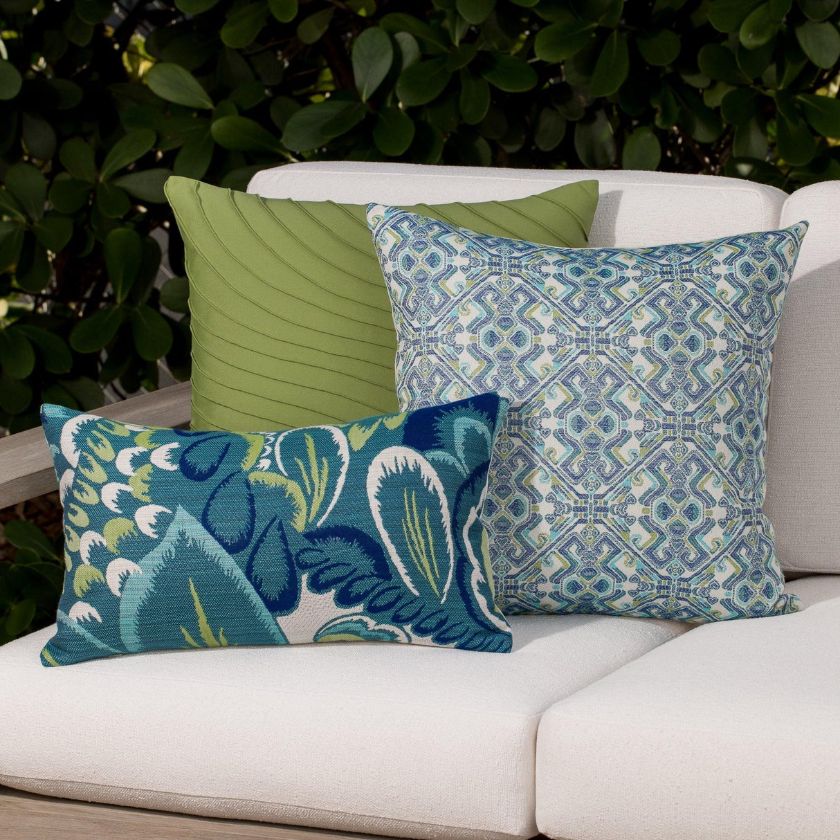 Elaine Smith Delphi Multi 20"x20" Decorative Pillow