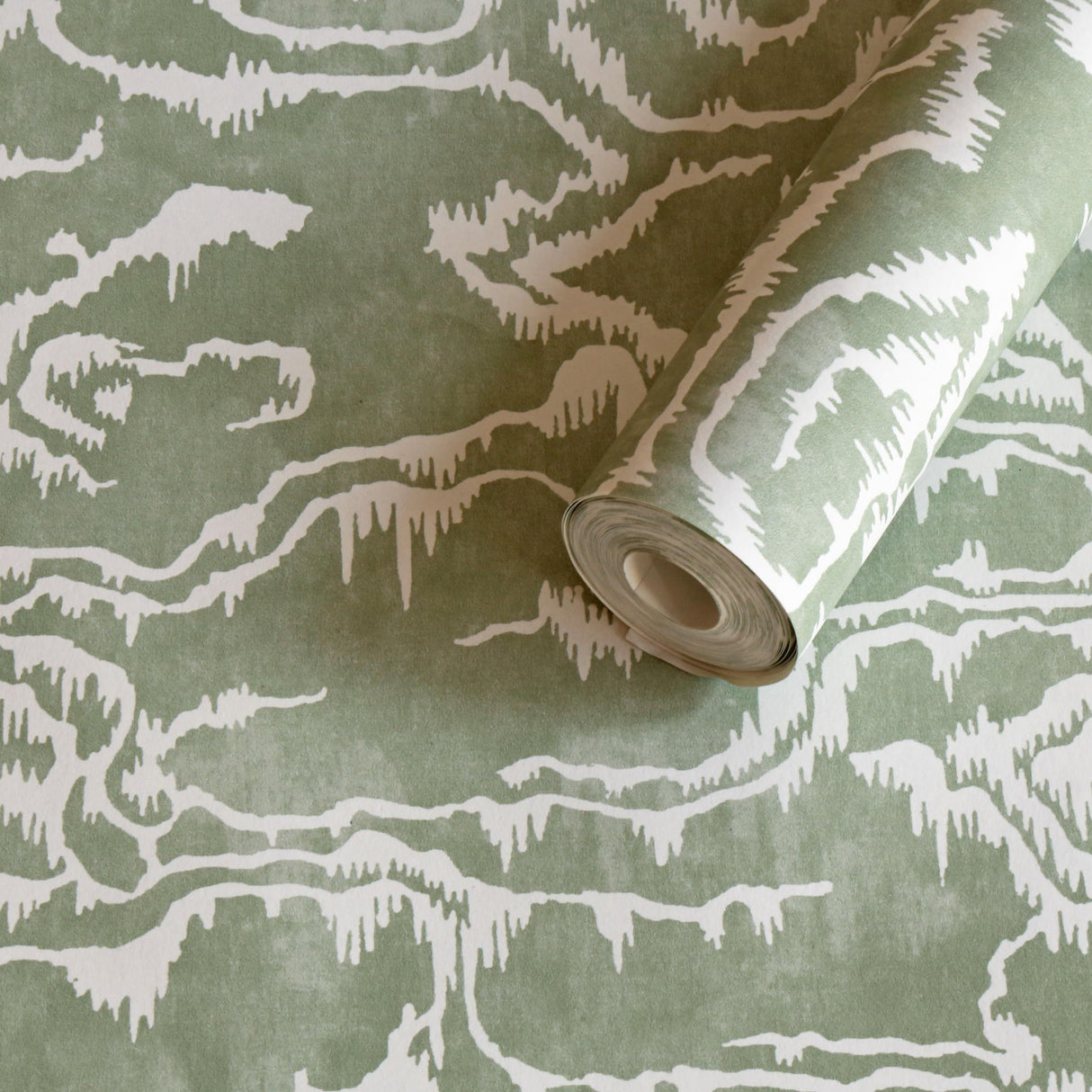 Lee Jofa RIVIERE WP GREEN Wallpaper