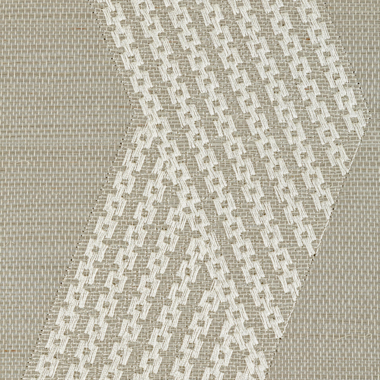 Kravet CHAINLINK EMB SISAL GREY Wallpaper