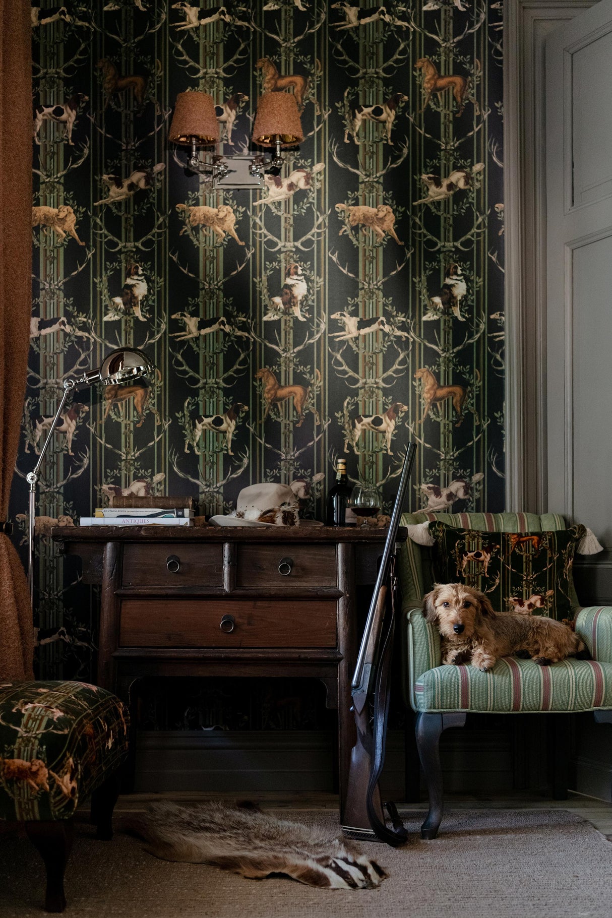 MindTheGap MOUNTAIN DOGS Peat Black TYROL Wallpaper