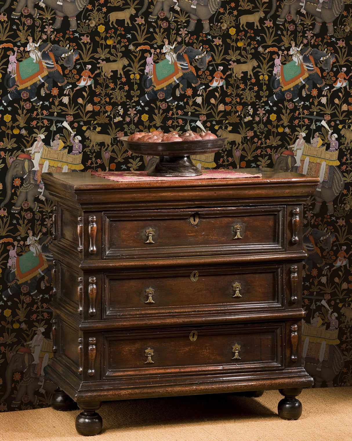 MindTheGap HINDUSTAN ANTHRACITE The Mysterious Traveler Wallpaper