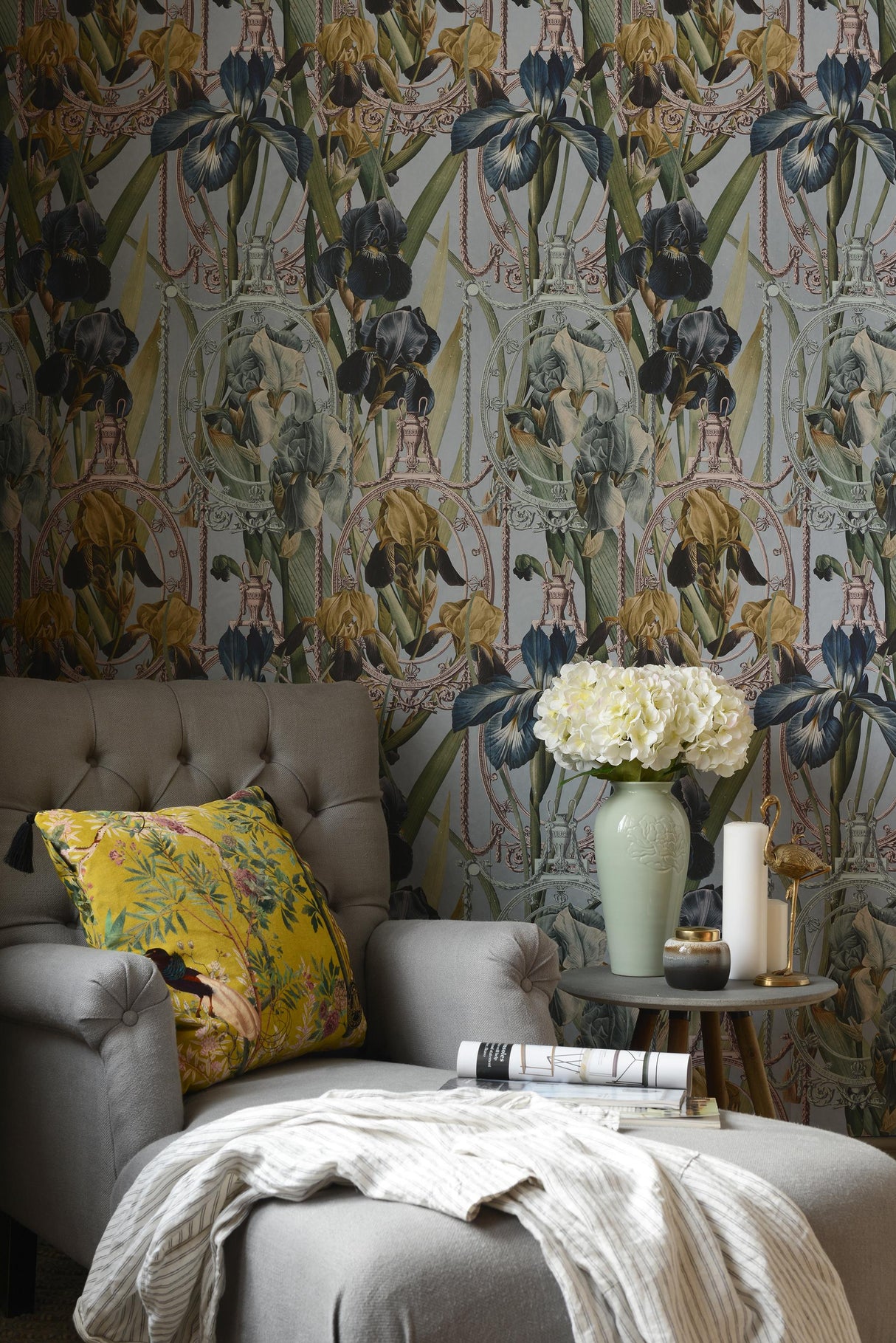 MindTheGap FLEURS D'IRIS THE ROYAL GARDEN Wallpaper