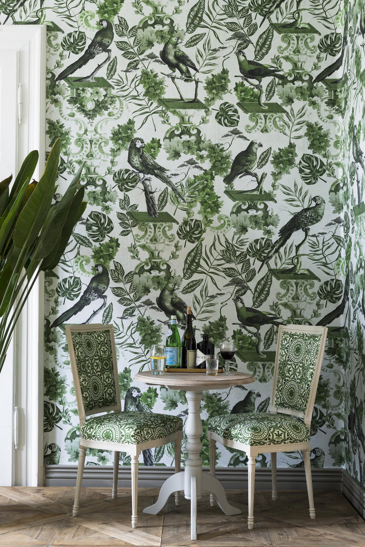 MindTheGap LA VOLIERE Dark THE ROYAL GARDEN Wallpaper