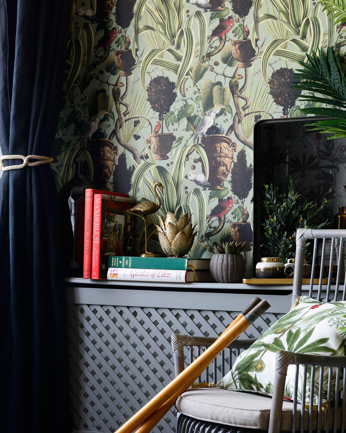 MindTheGap EXOTIC MENAGERIE Dark TROPICAL WANDERLUST Wallpaper