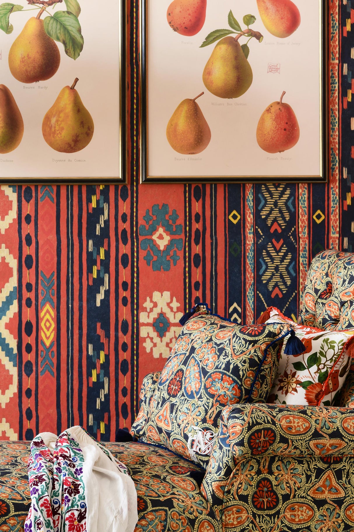 MindTheGap HERITAGE TRANSYLVANIAN ROOTS Wallpaper