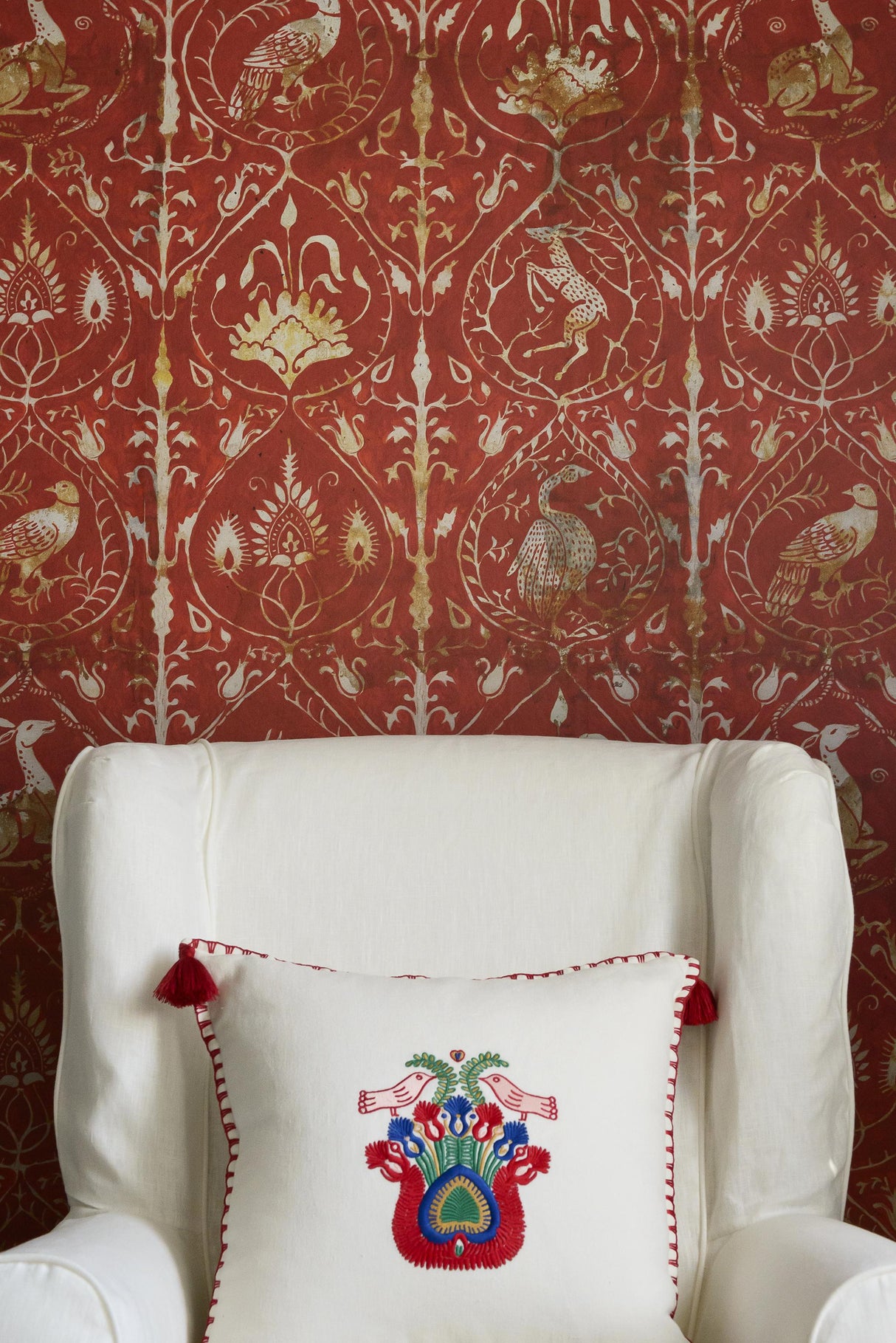 MindTheGap HUNTER'S TAPESTRY TRANSYLVANIAN ROOTS Wallpaper