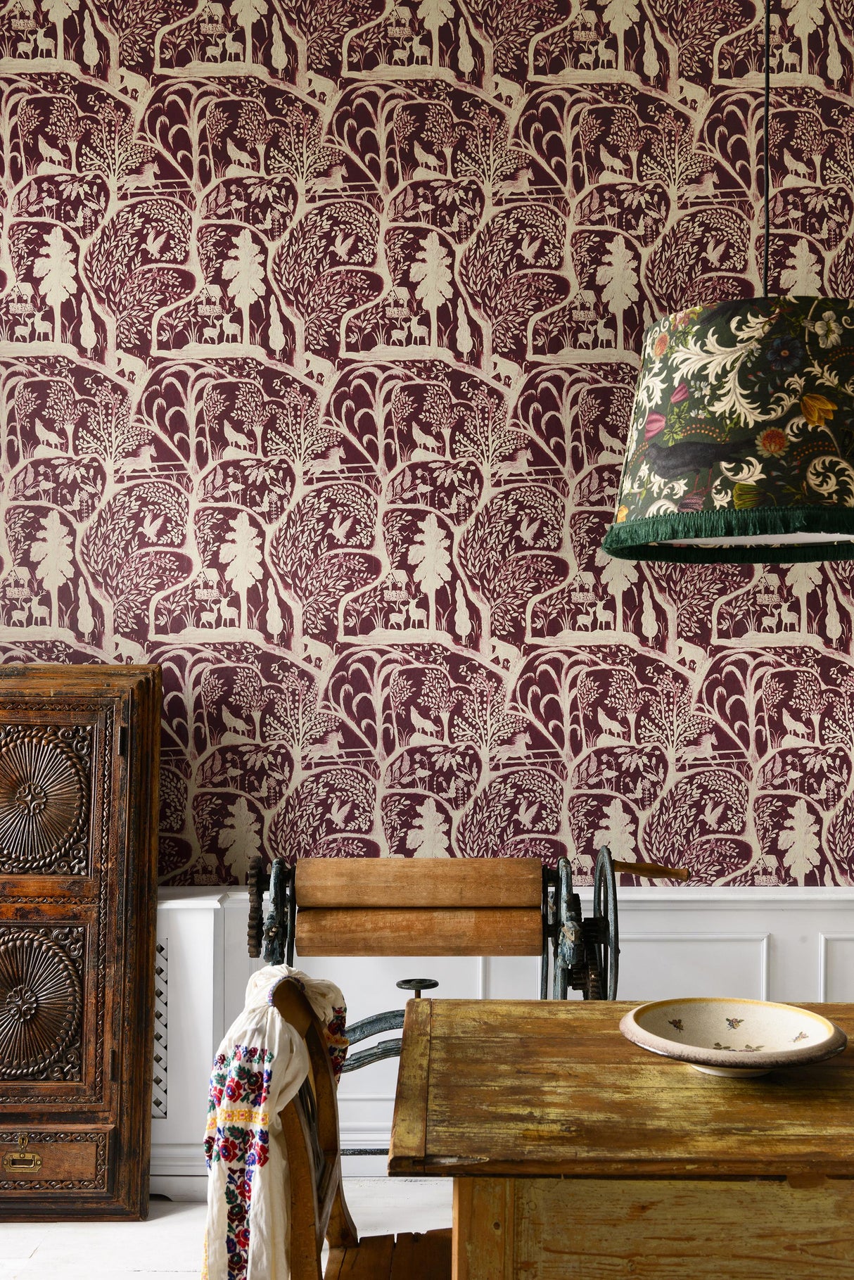 MindTheGap THE ENCHANTED WOODLAND TRANSYLVANIAN ROOTS Wallpaper