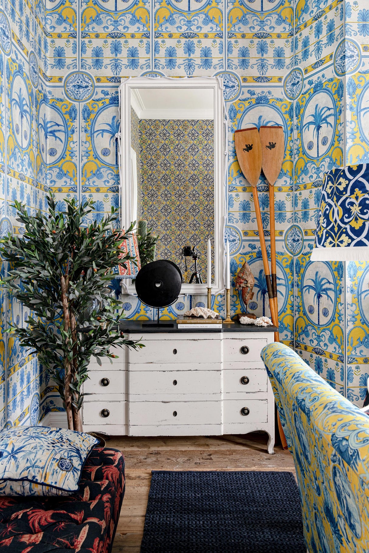 MindTheGap THE VILLA Mural Yellow SUNDANCE VILLA Wallpaper