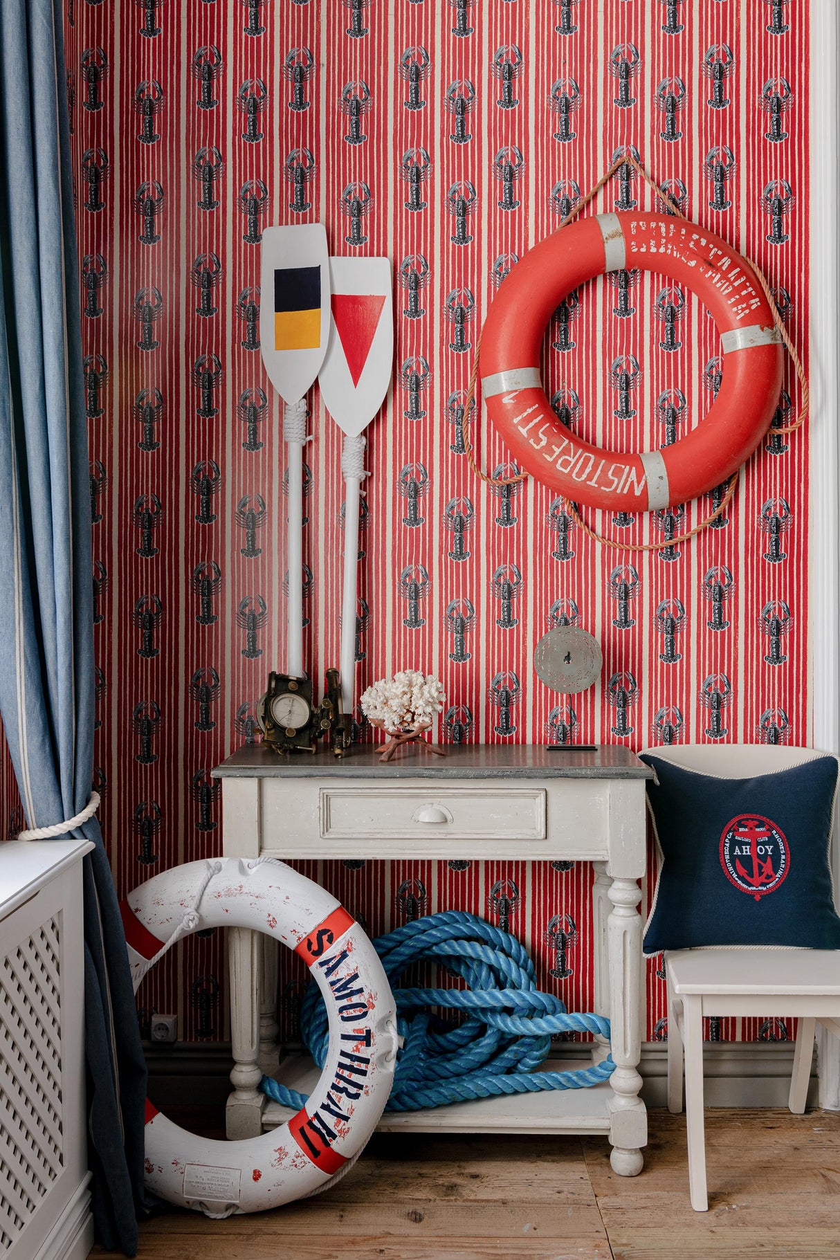 MindTheGap MEDITERRANEAN LOBSTERS Red SUNDANCE VILLA Wallpaper