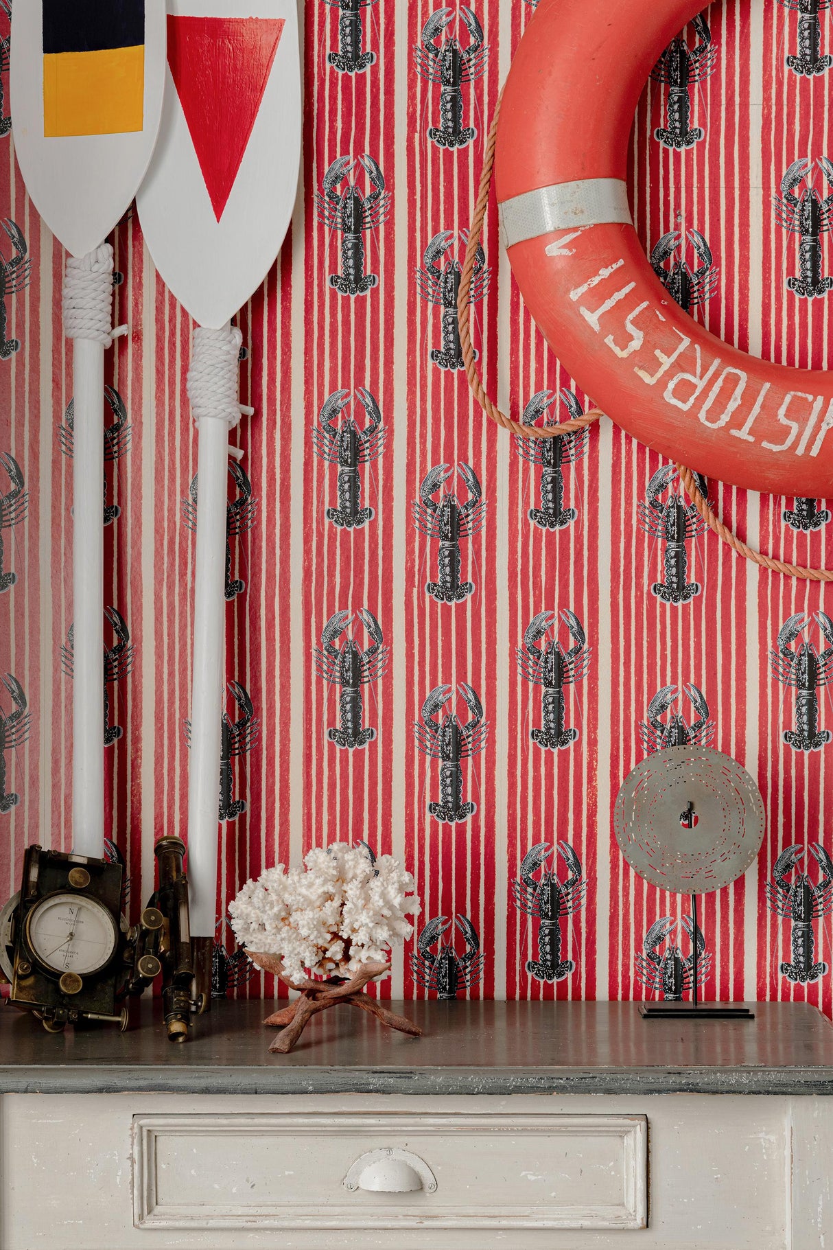 MindTheGap MEDITERRANEAN LOBSTERS Red SUNDANCE VILLA Wallpaper