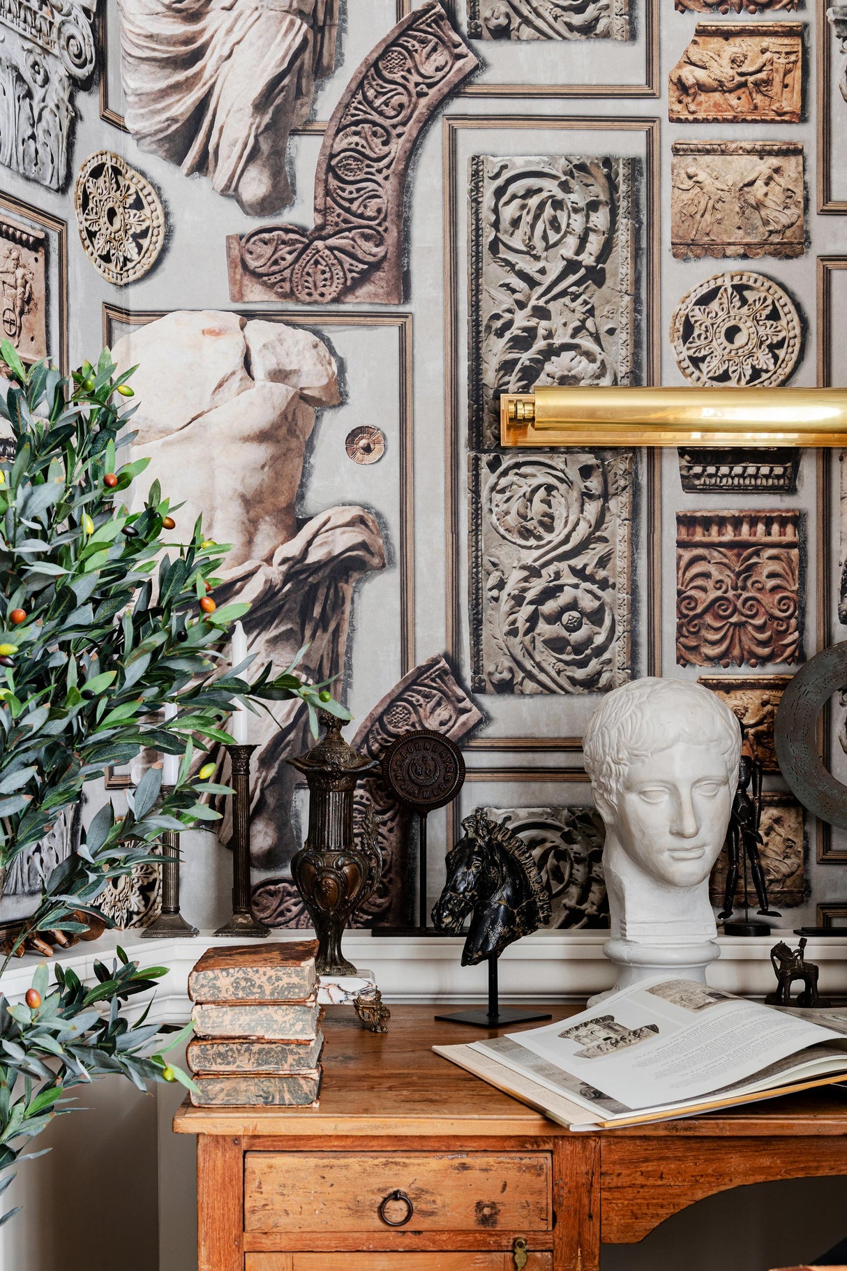 MindTheGap RARE ARTIFACTS The Artist's House Wallpaper