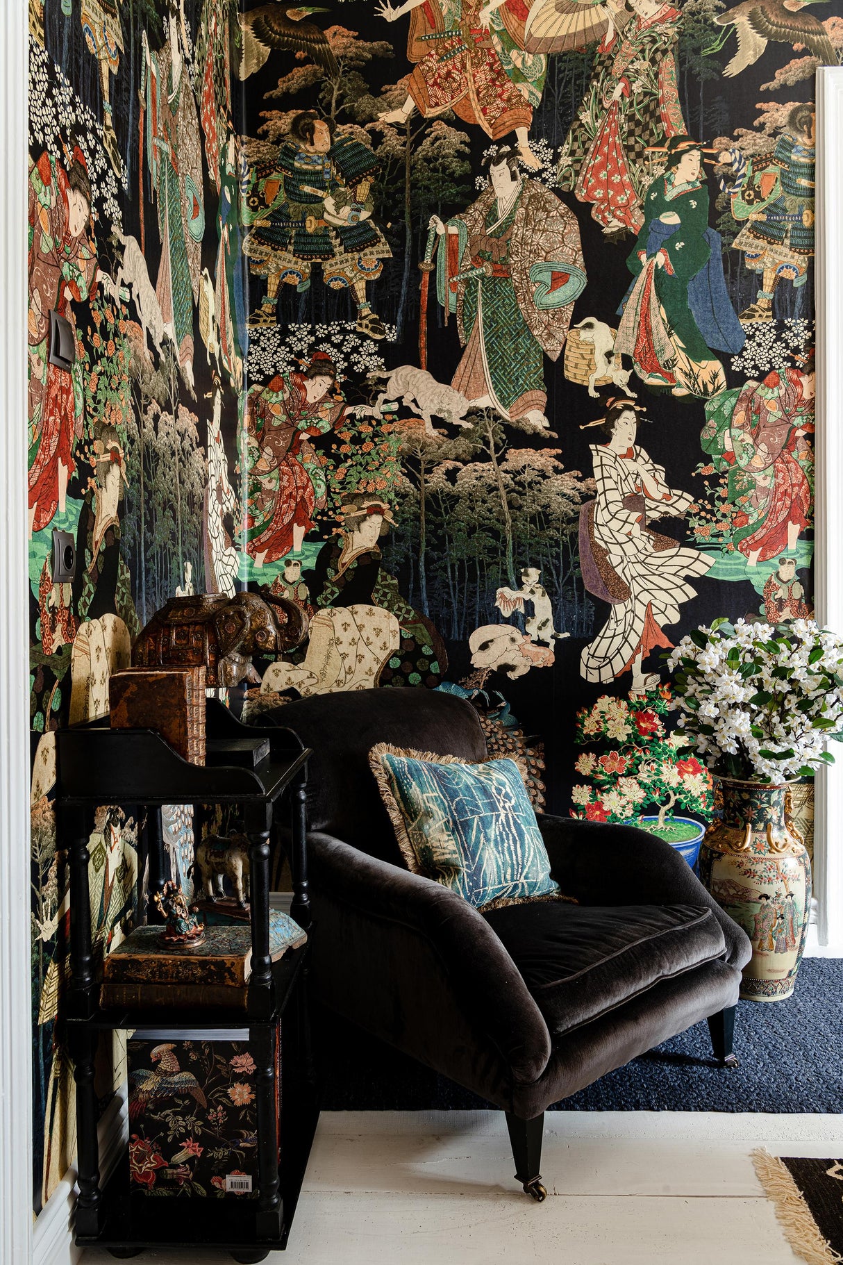 MindTheGap SAMURAI AND GEISHA The Curator's Cabinet Wallpaper