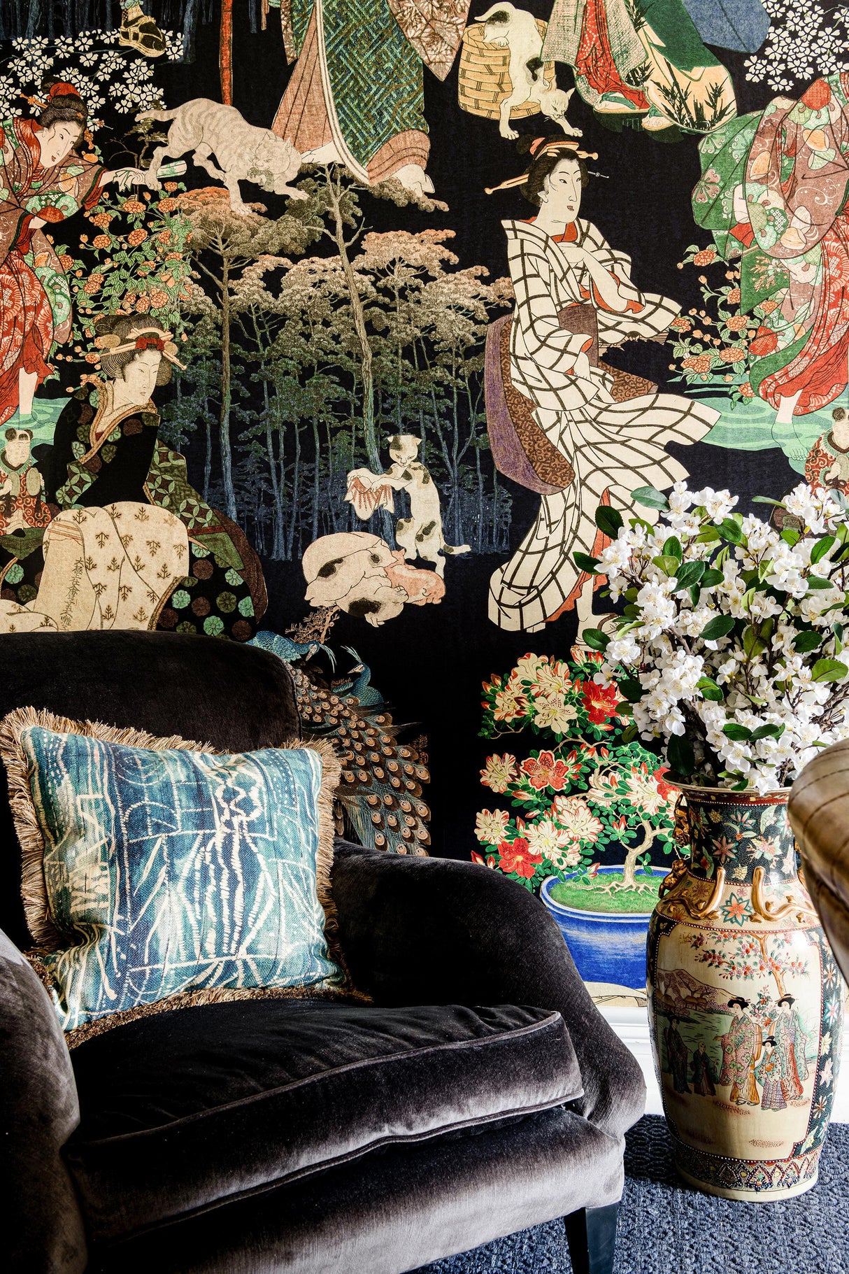 MindTheGap SAMURAI AND GEISHA The Curator's Cabinet Wallpaper