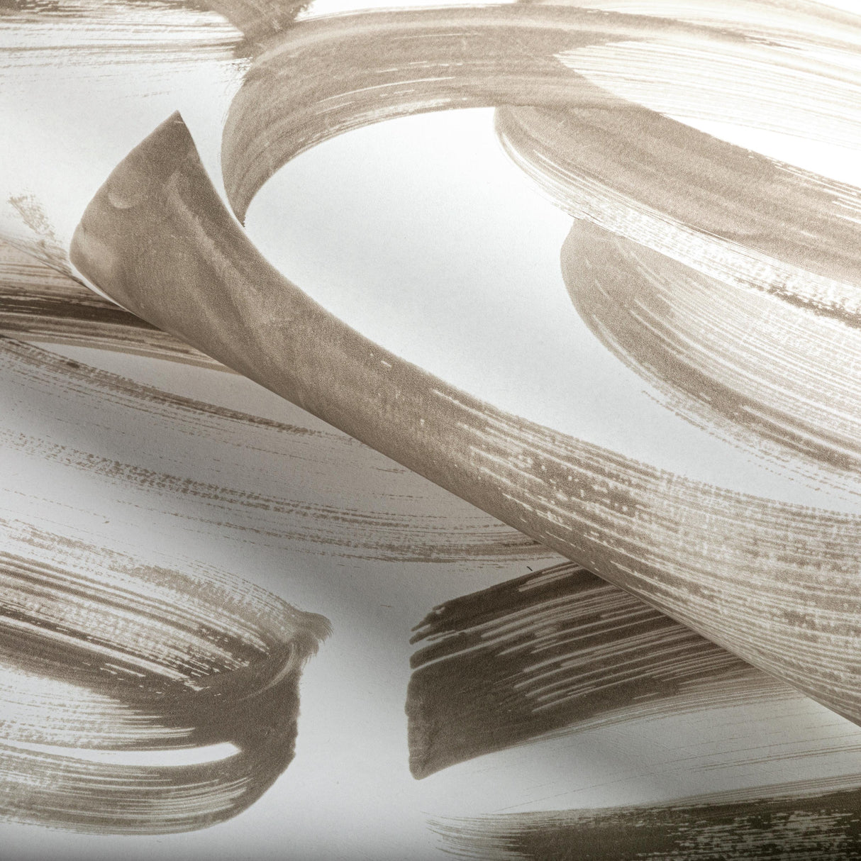 Lee Jofa LARYO PAPER SAND Wallpaper