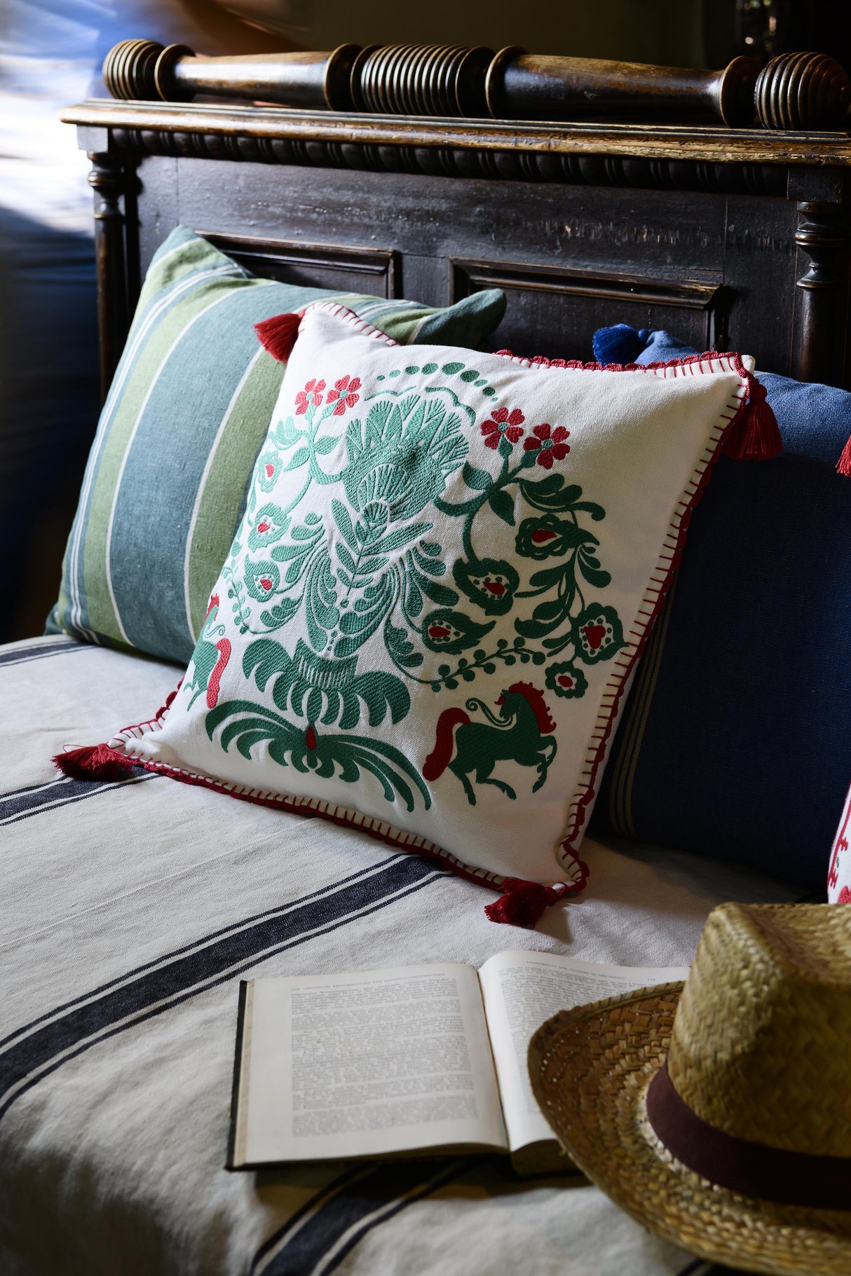 MindTheGap HORSE PARADE Cushions Pillow