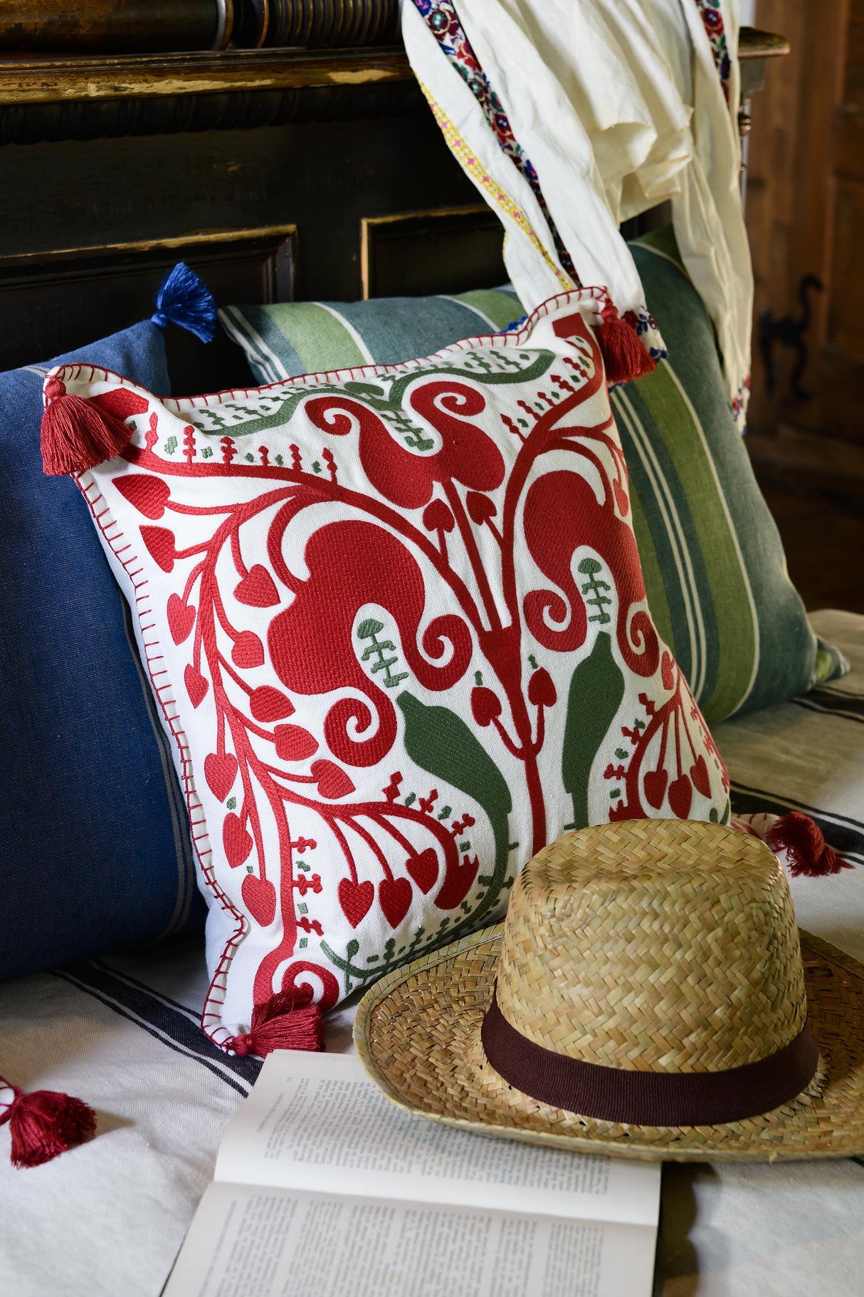 MindTheGap TRANSYLVANIAN SUZANI Cushions Pillow