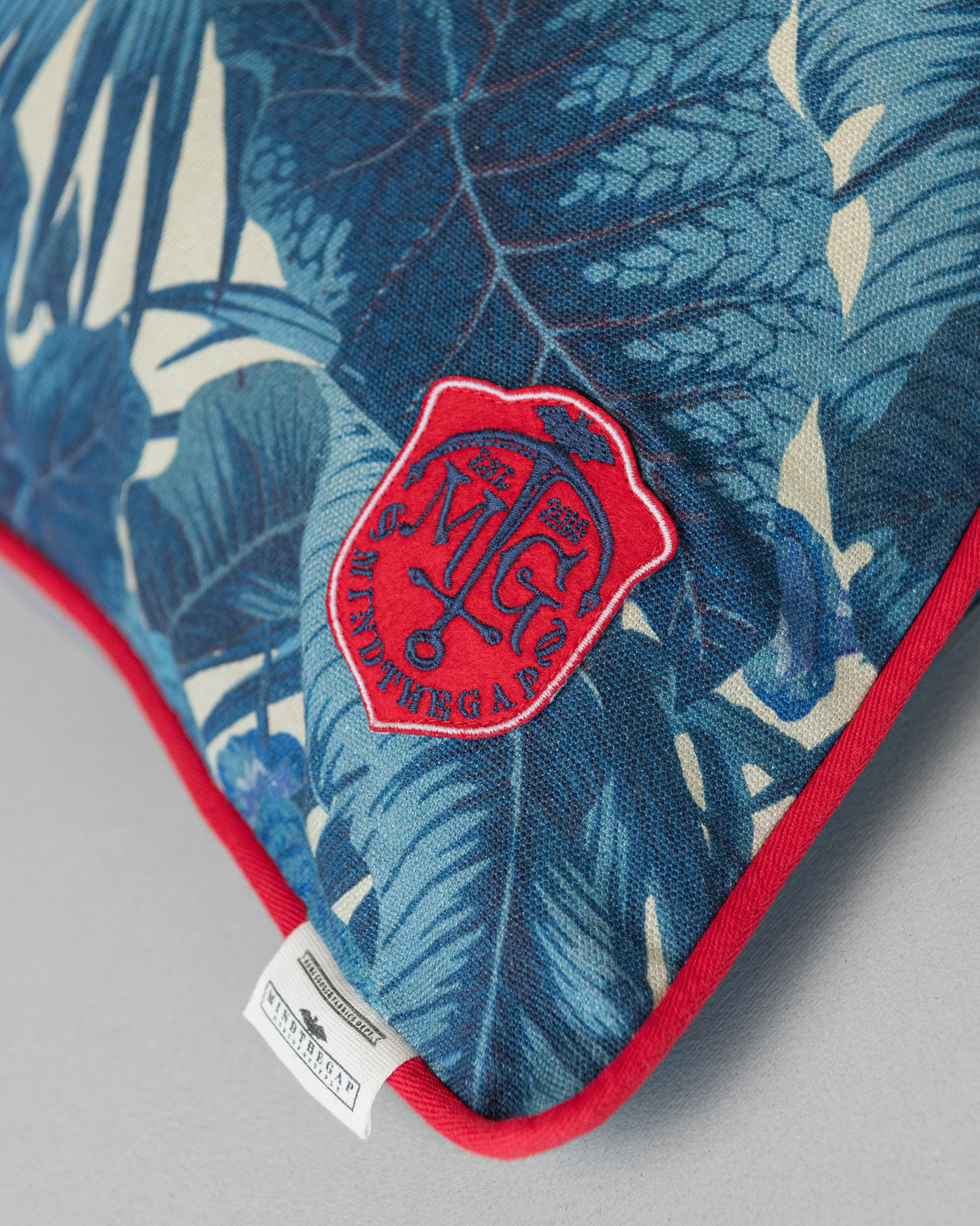 MindTheGap PARADEISOS Cushions Pillow